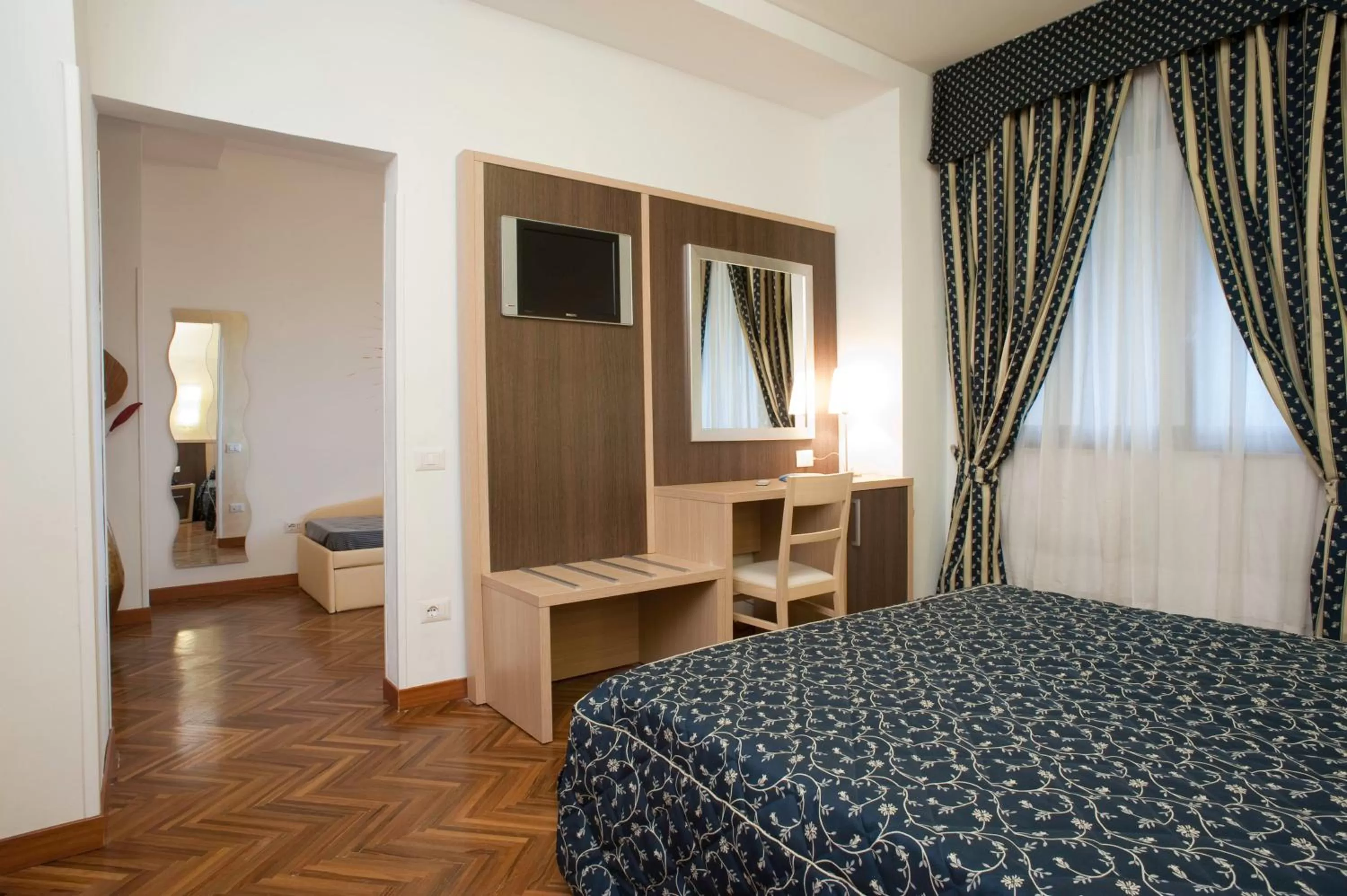 Photo of the whole room, Bed in Hotel Astoria