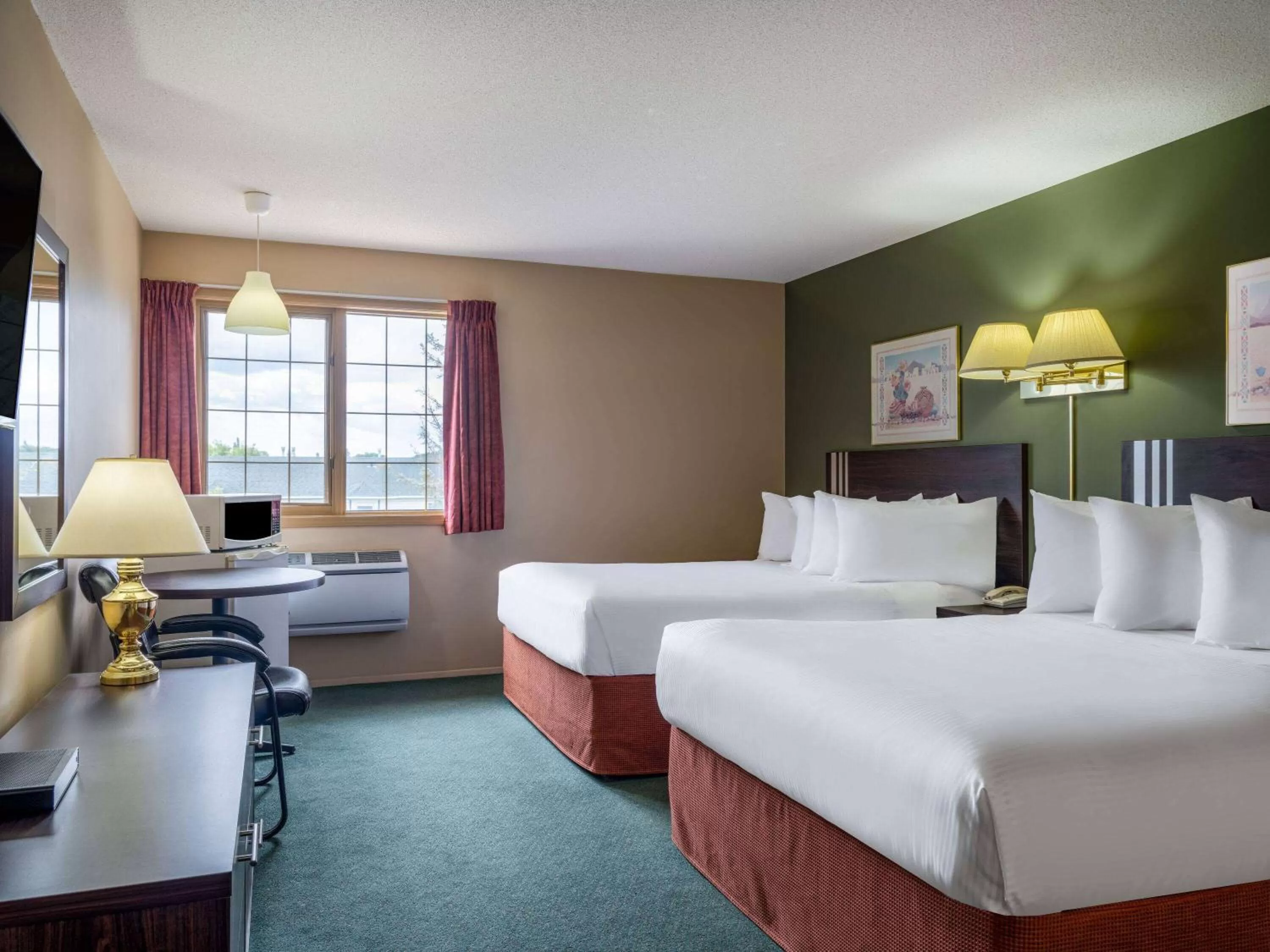 Photo of the whole room, Bed in Travelodge by Wyndham Lacombe