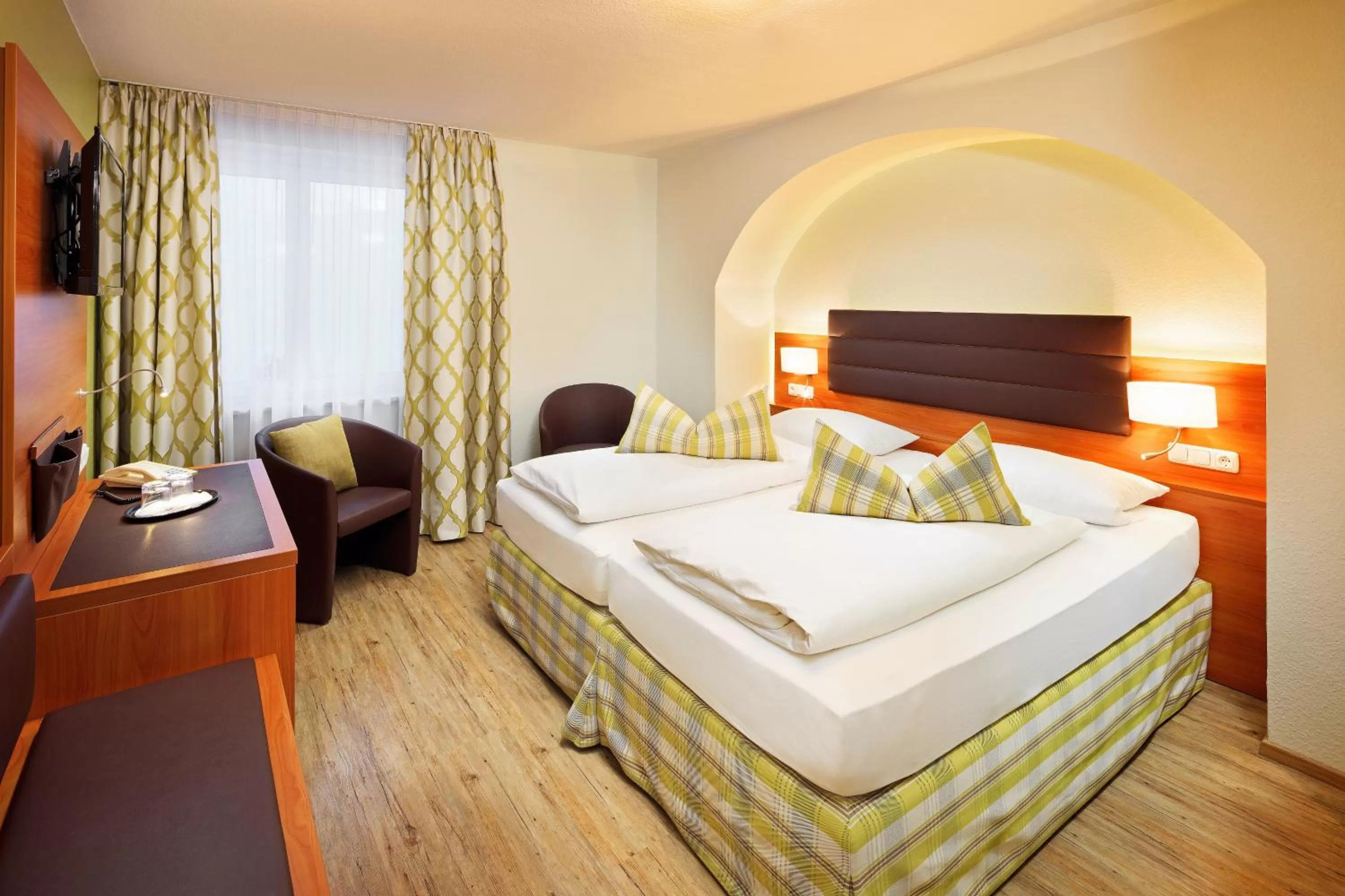 Photo of the whole room, Bed in Altstadt-Hotel Zum Hechten