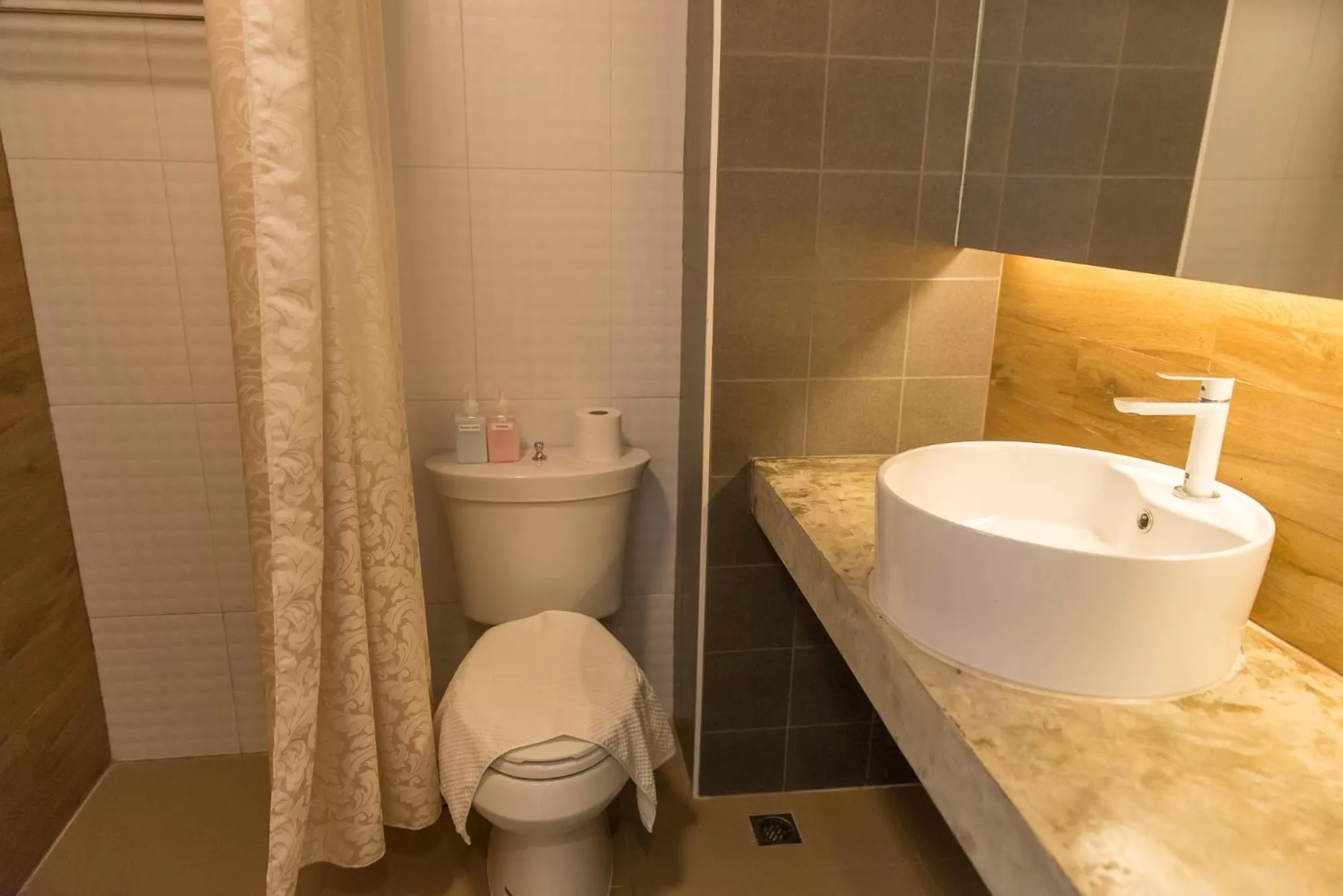 Bathroom in R1 Nimman Hotel Chiangmai