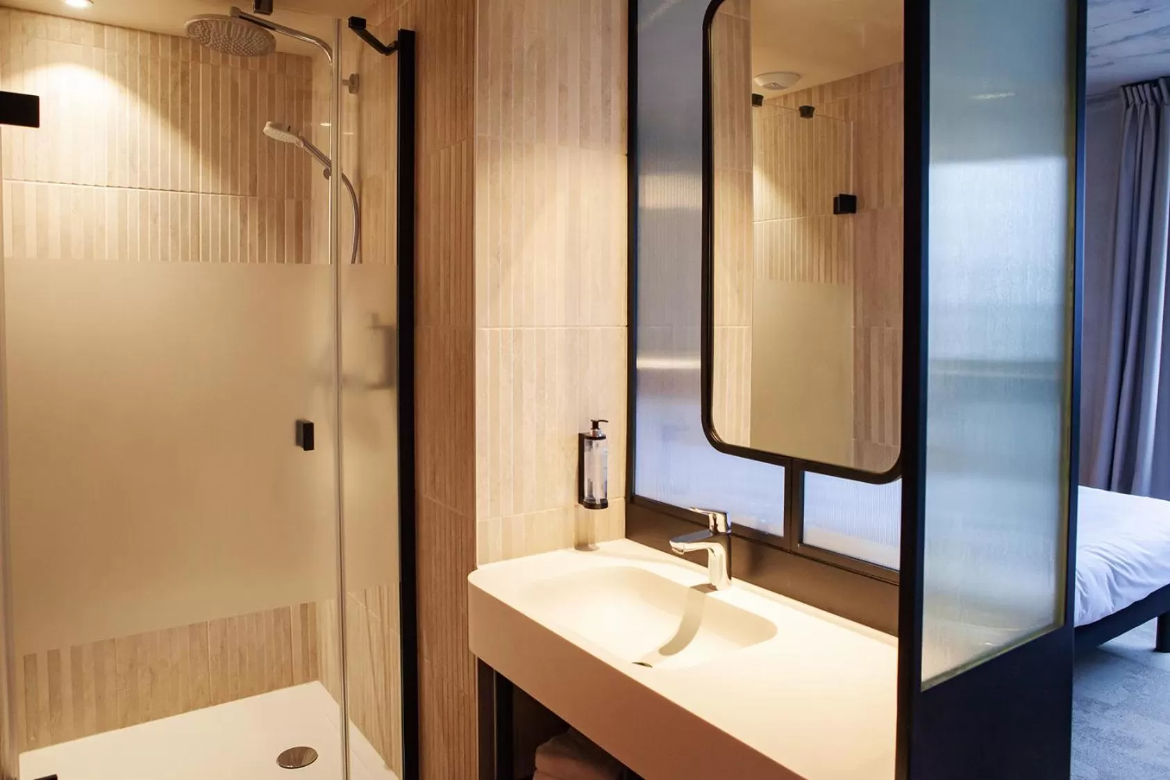 Bathroom in Campanile Saint Brieuc - Centre Gare