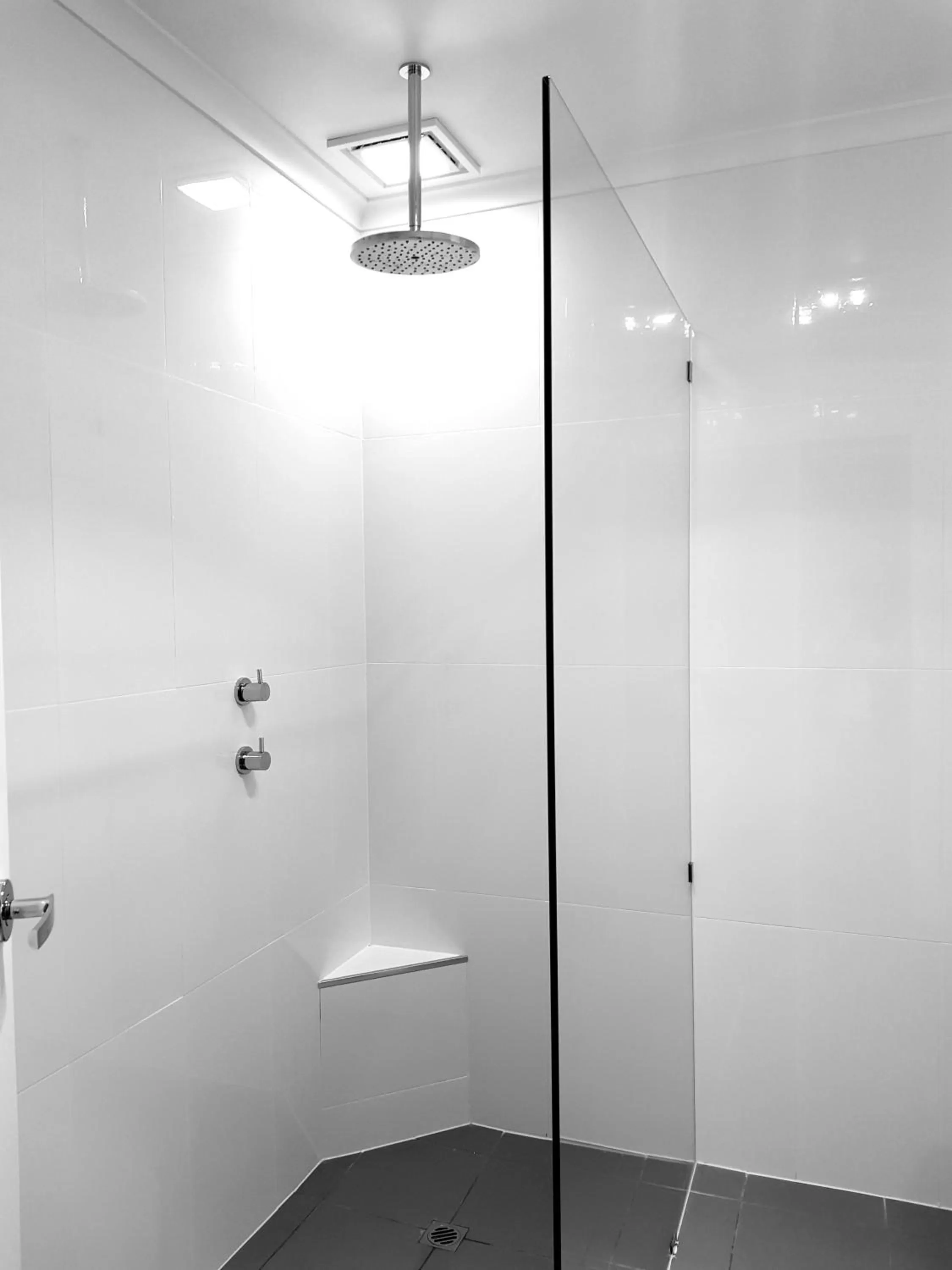 Shower in William Macintosh Motor Lodge