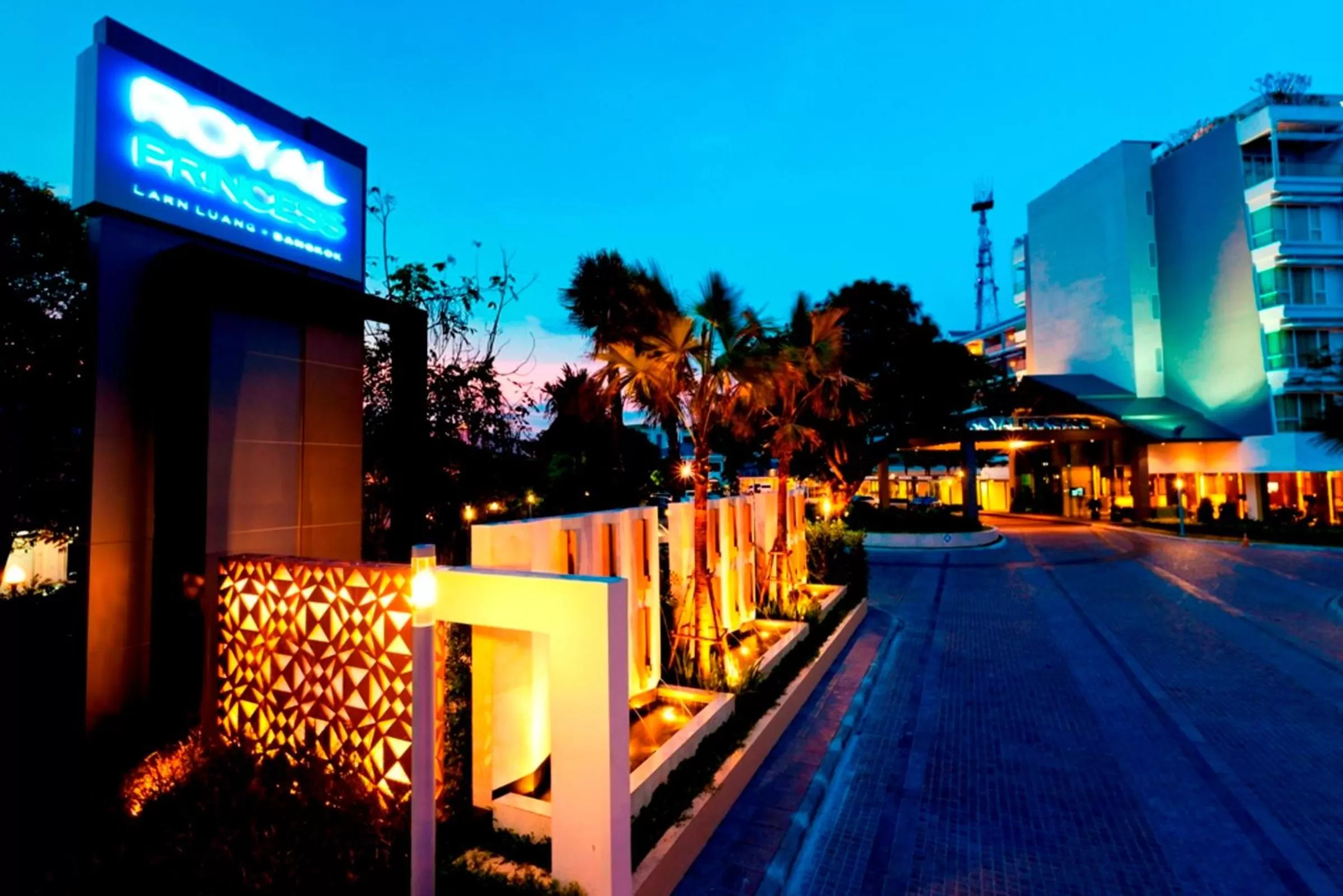 Facade/entrance in Royal Princess Larn Luang - SHA Extra Plus