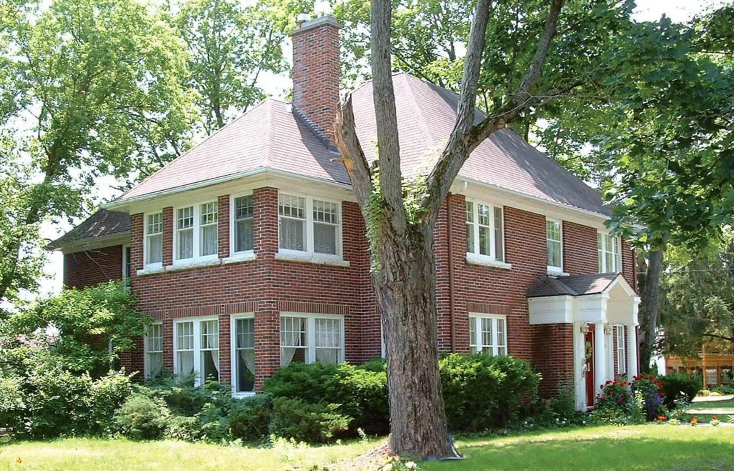Property Building in The Inn on Bay