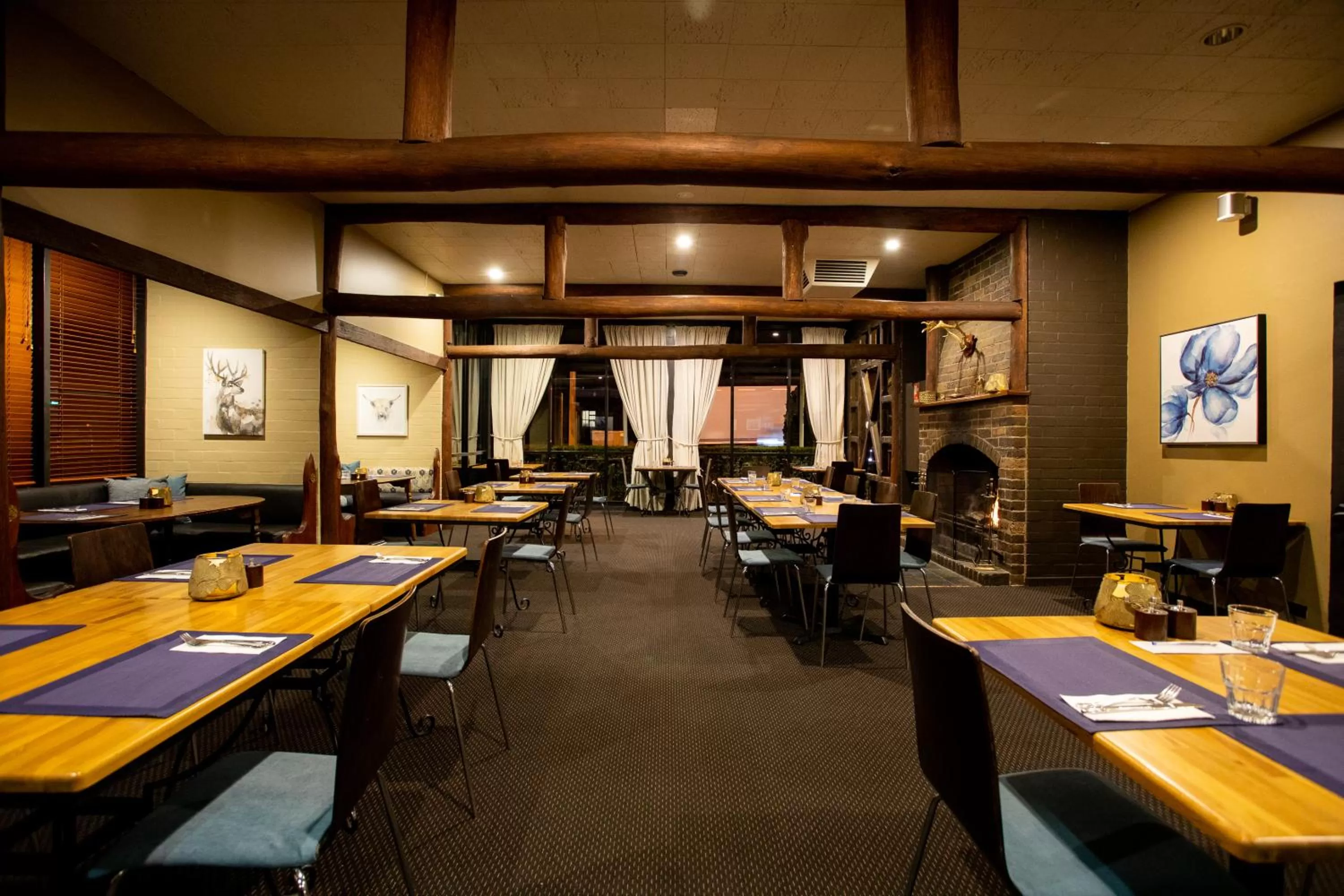 Restaurant/places to eat in New England Motor Lodge