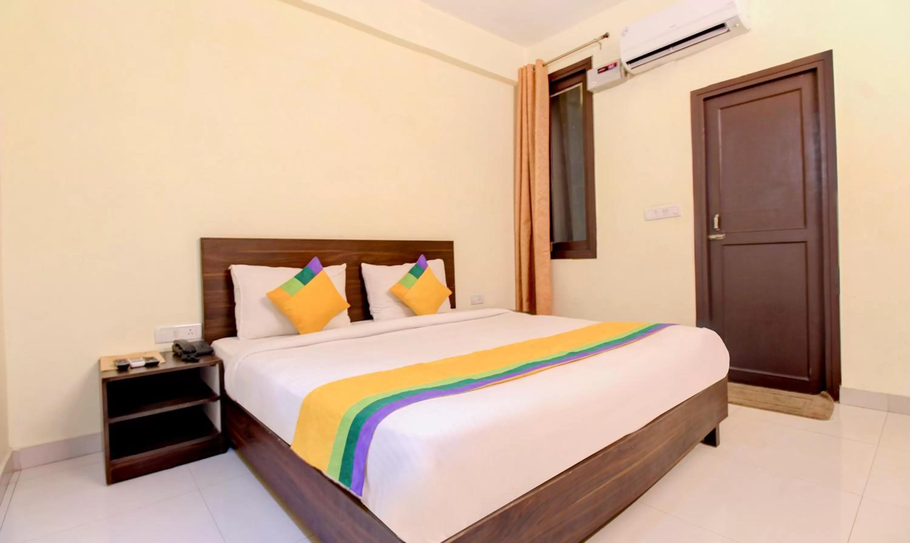 Bed in Itsy By Treebo - Royal Monarch