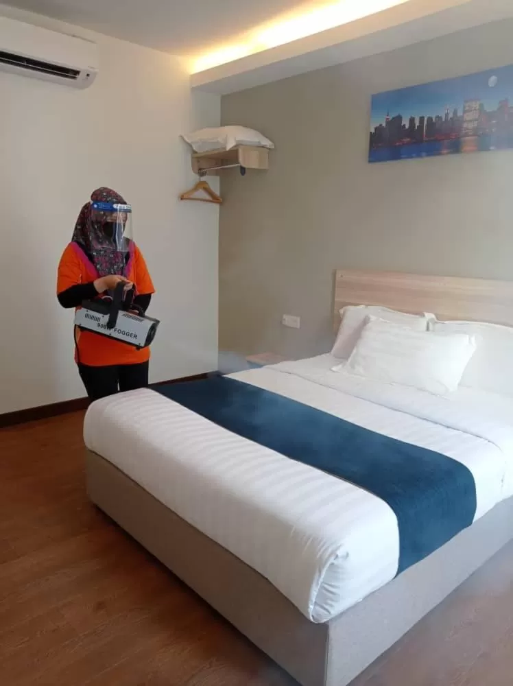 Staff, Bed in 1 Orange Hotel KLIA & KLIA2