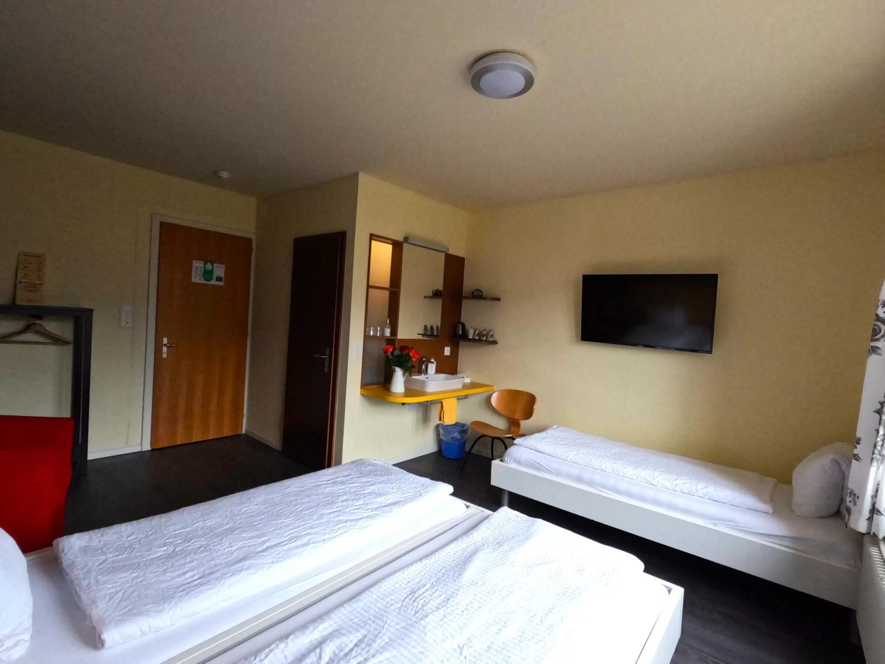 Bed in Alpenrose Hotel and Gardens