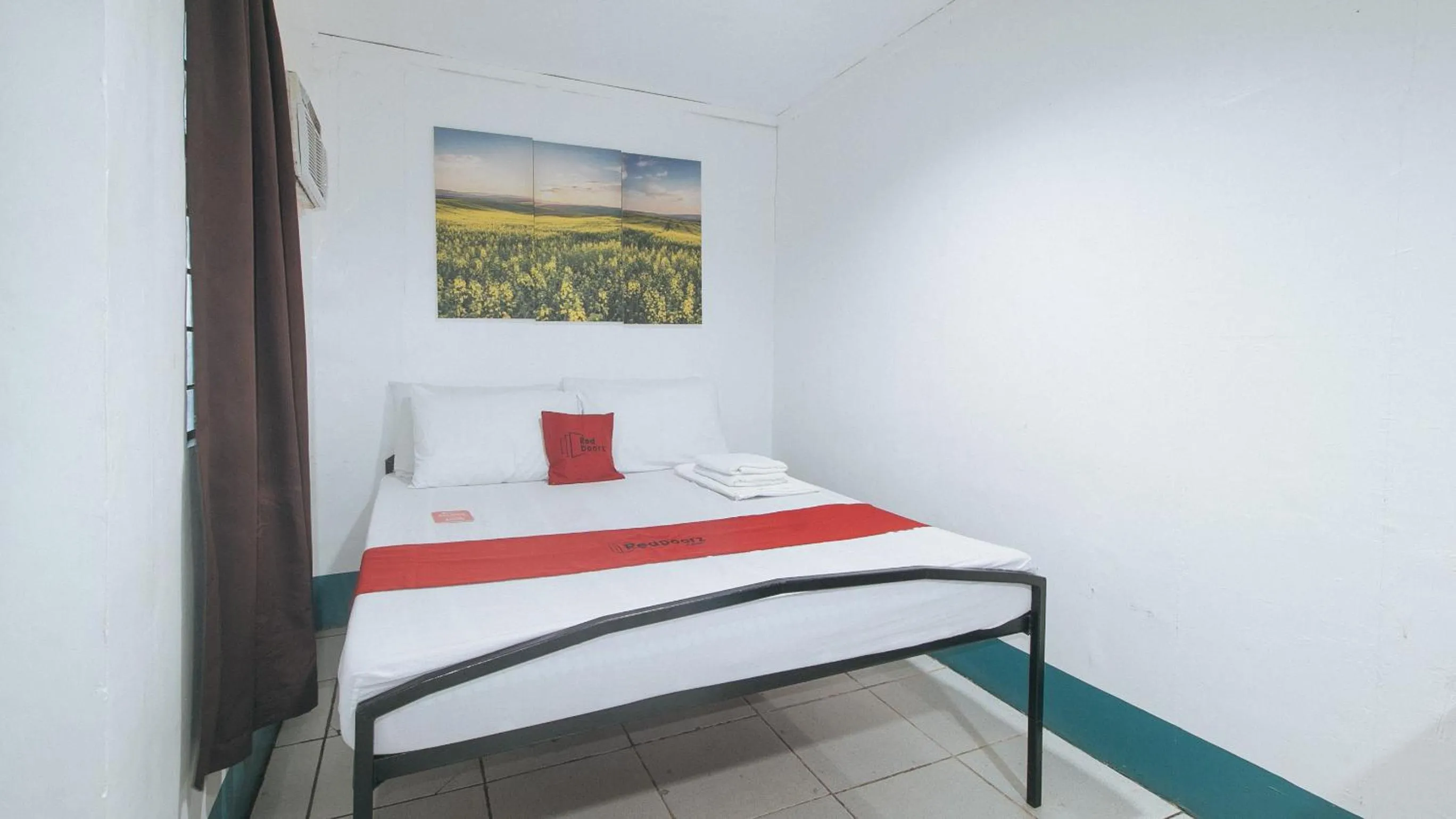 Bed in RedDoorz at Crowne One Condo