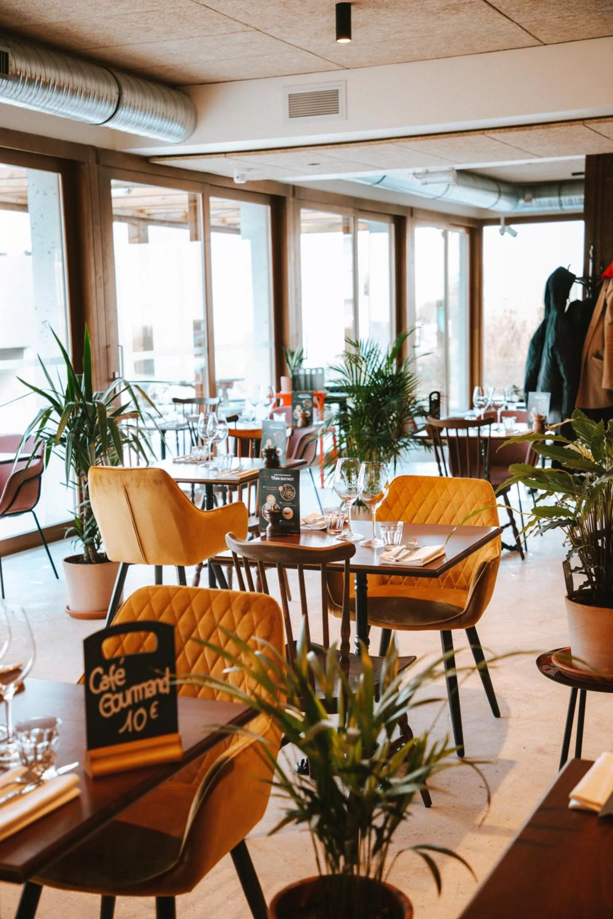 Restaurant/places to eat in Théo Hôtel Limoges, The Originals City