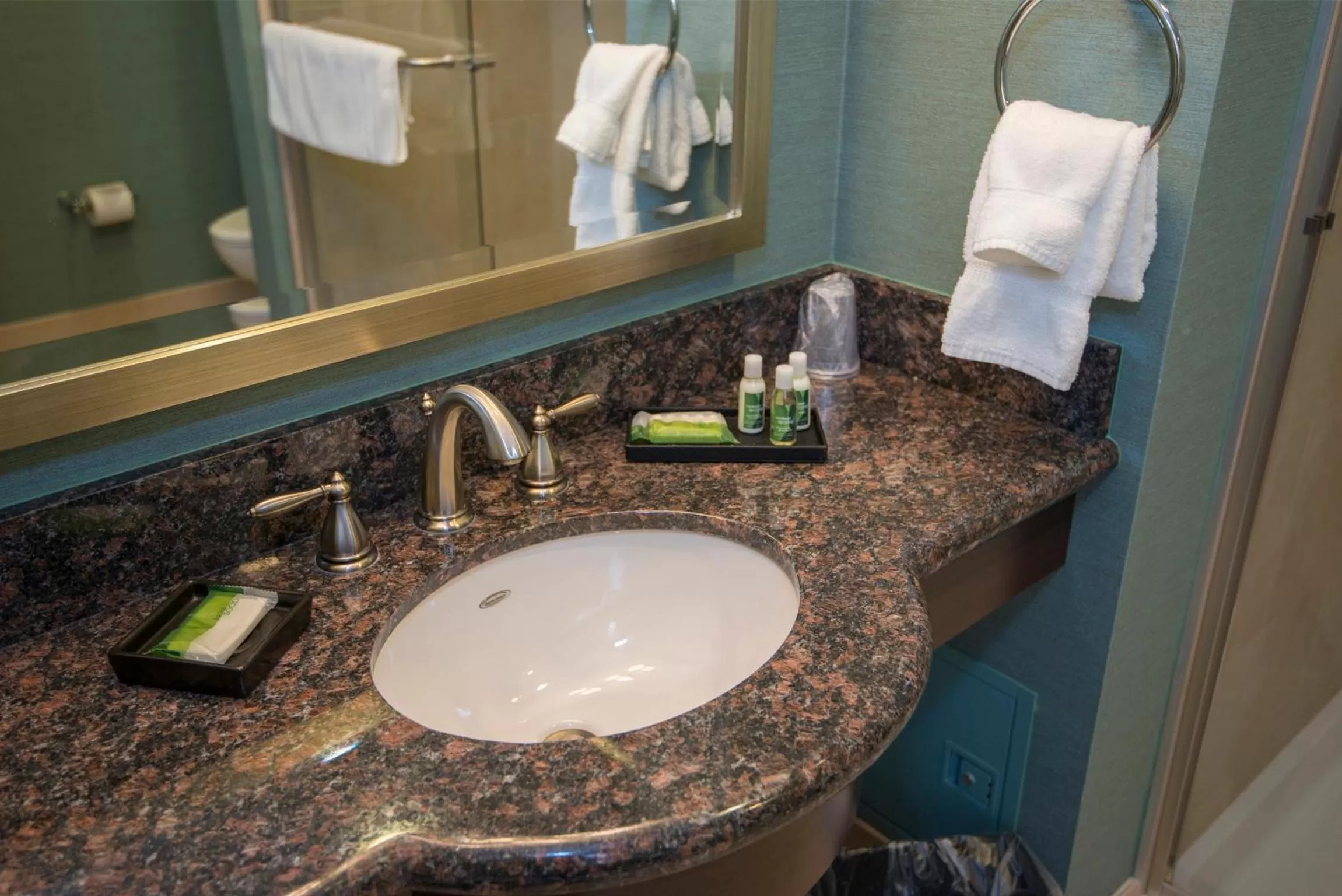 Deluxe King Suite in Win-River Resort and Casino