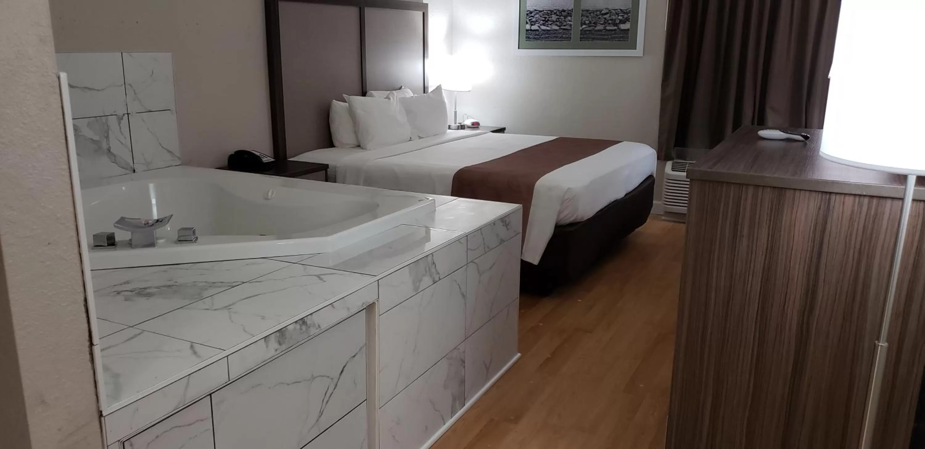 Hot Tub, Bed in Quality Inn Moultrie