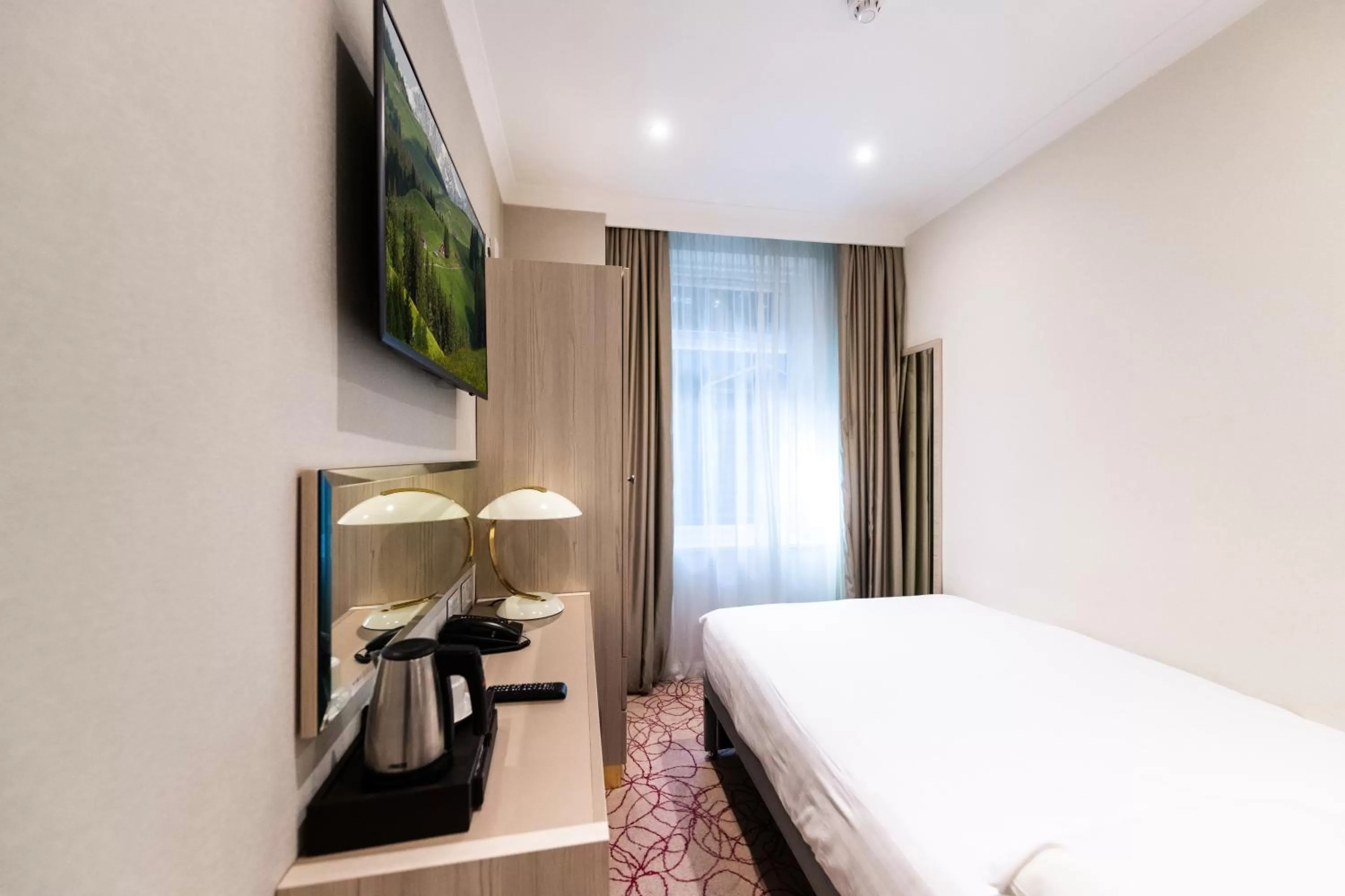 Bedroom, Bed in Blandford Hotel