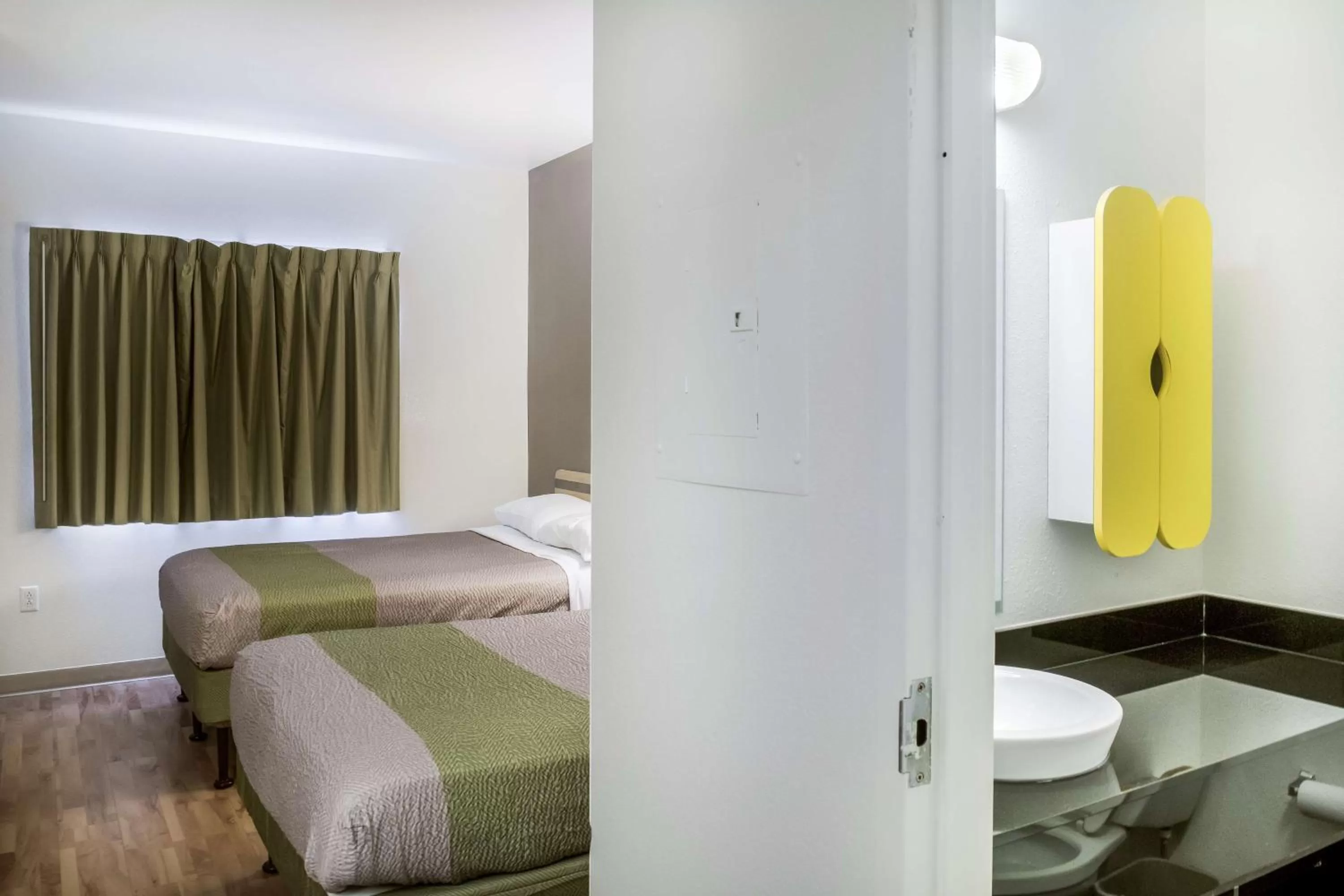 Photo of the whole room, Bed in Studio 6-Fishers, IN - Indianapolis