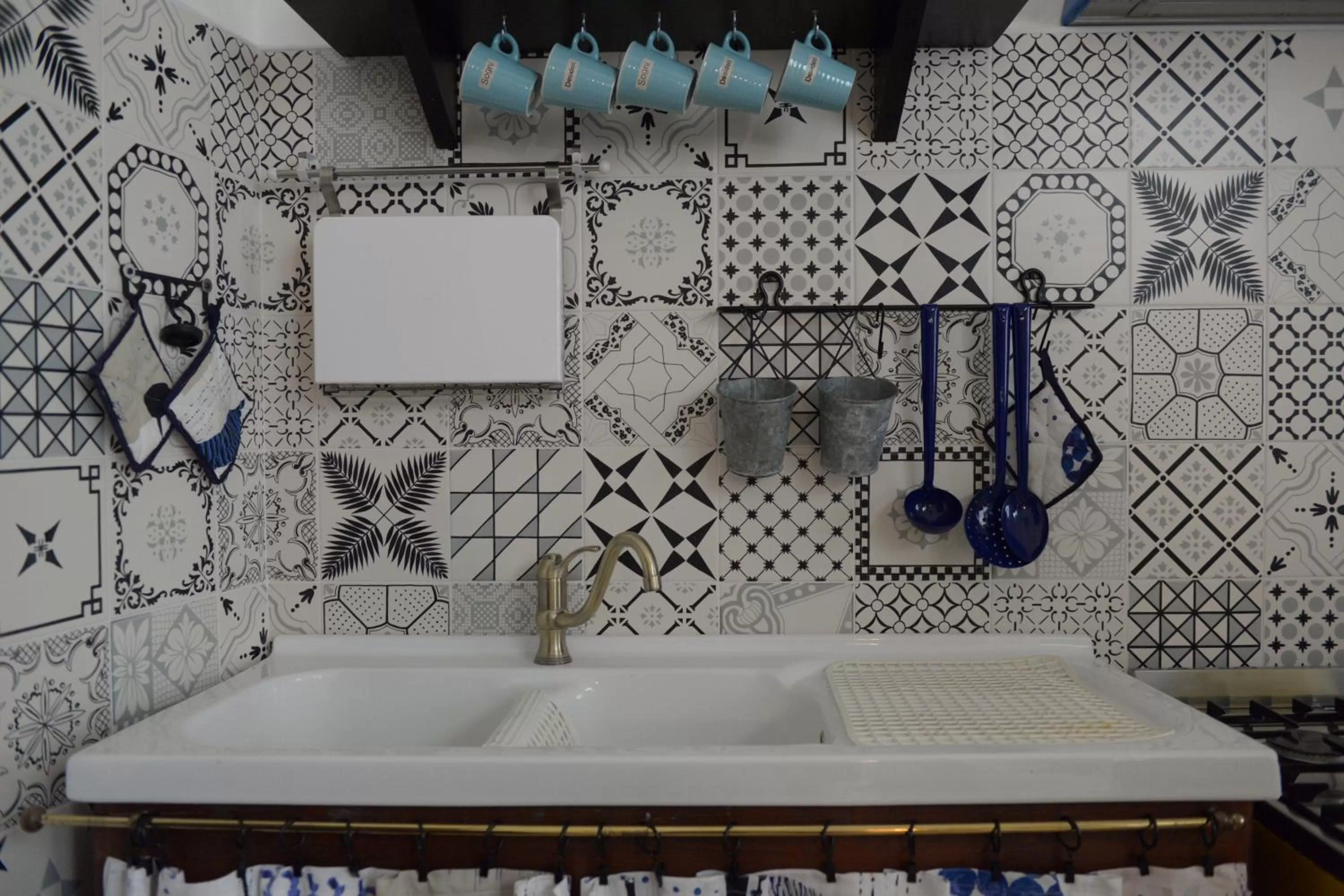 Kitchen or kitchenette in Maria Vittoria Charming Rooms and Apartments