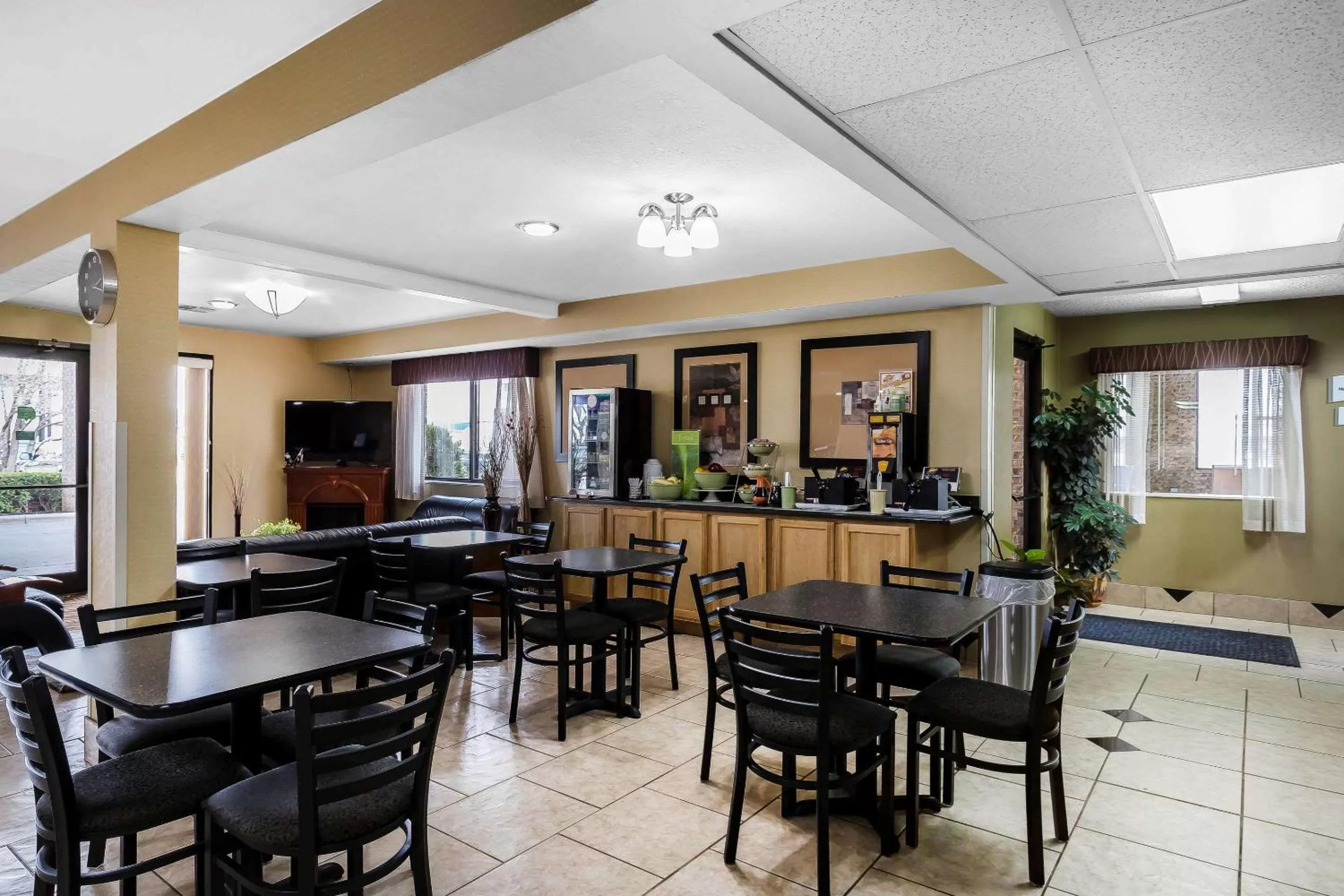 Restaurant/places to eat in Quality Inn Dumas