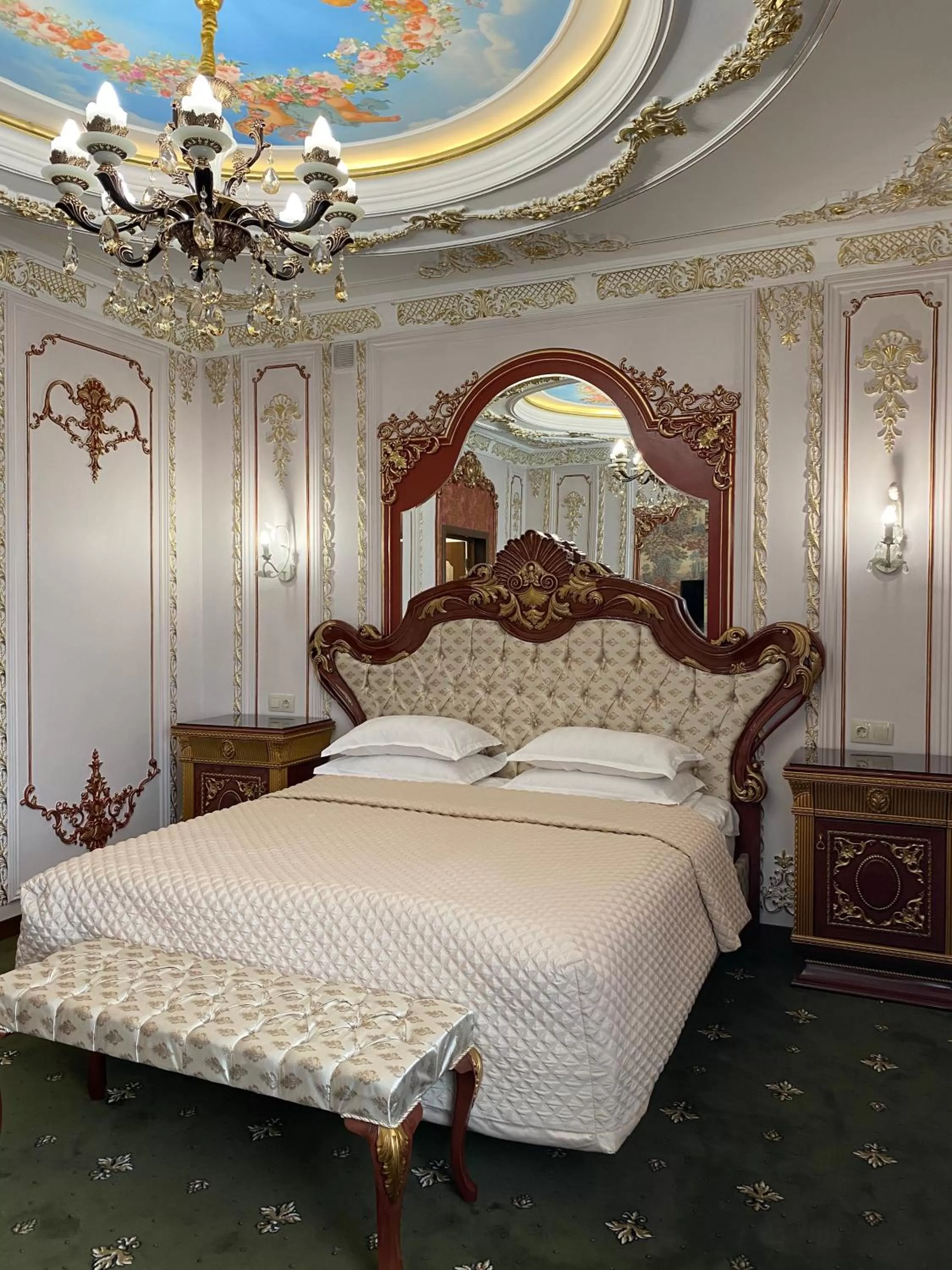 Bed, Room Photo in Lion Hotel