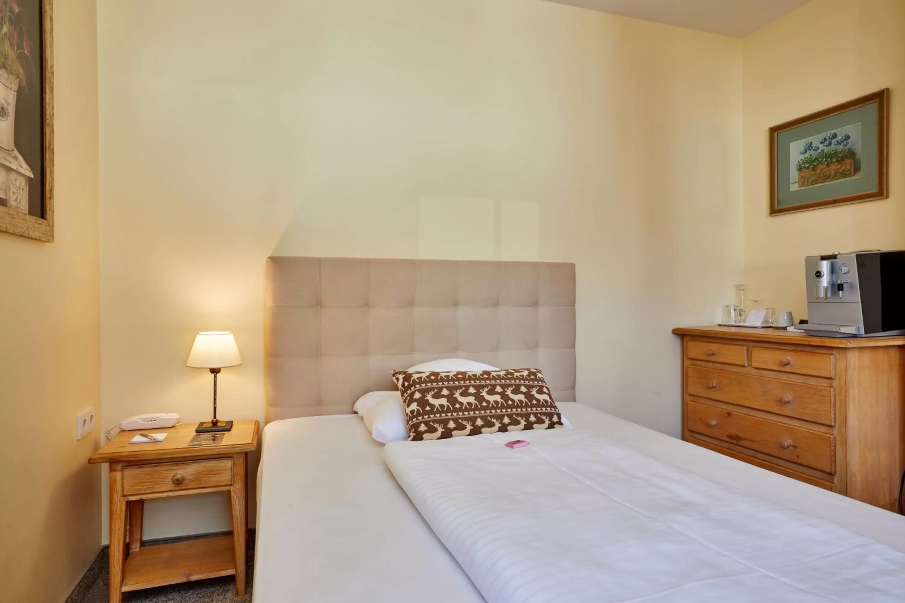 Bed in Hotel Zugspitze