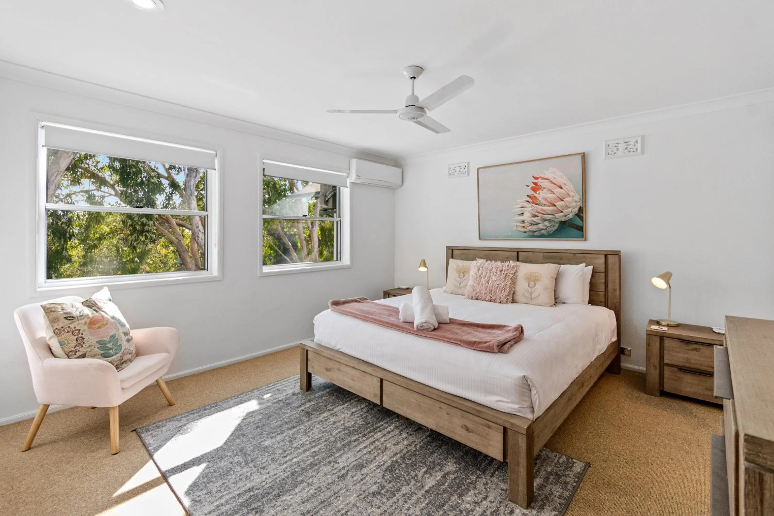 Bed in Noosa Entrance Waterfront Resort