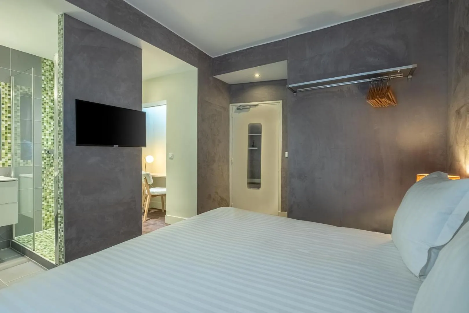 Bedroom, Bed in Makom Pereire