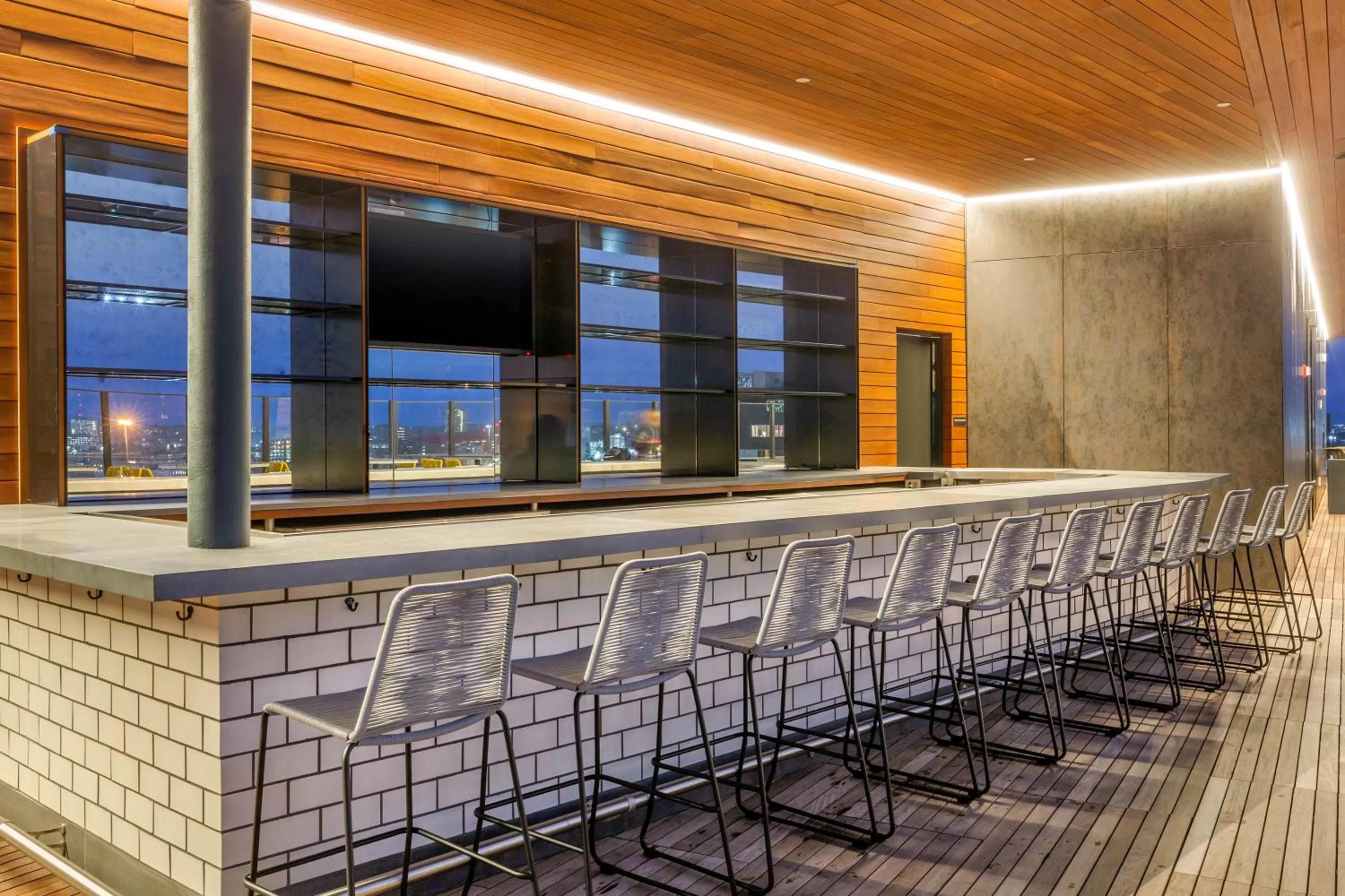 Lounge or bar in Cambria Hotel Boston Downtown - Seaport