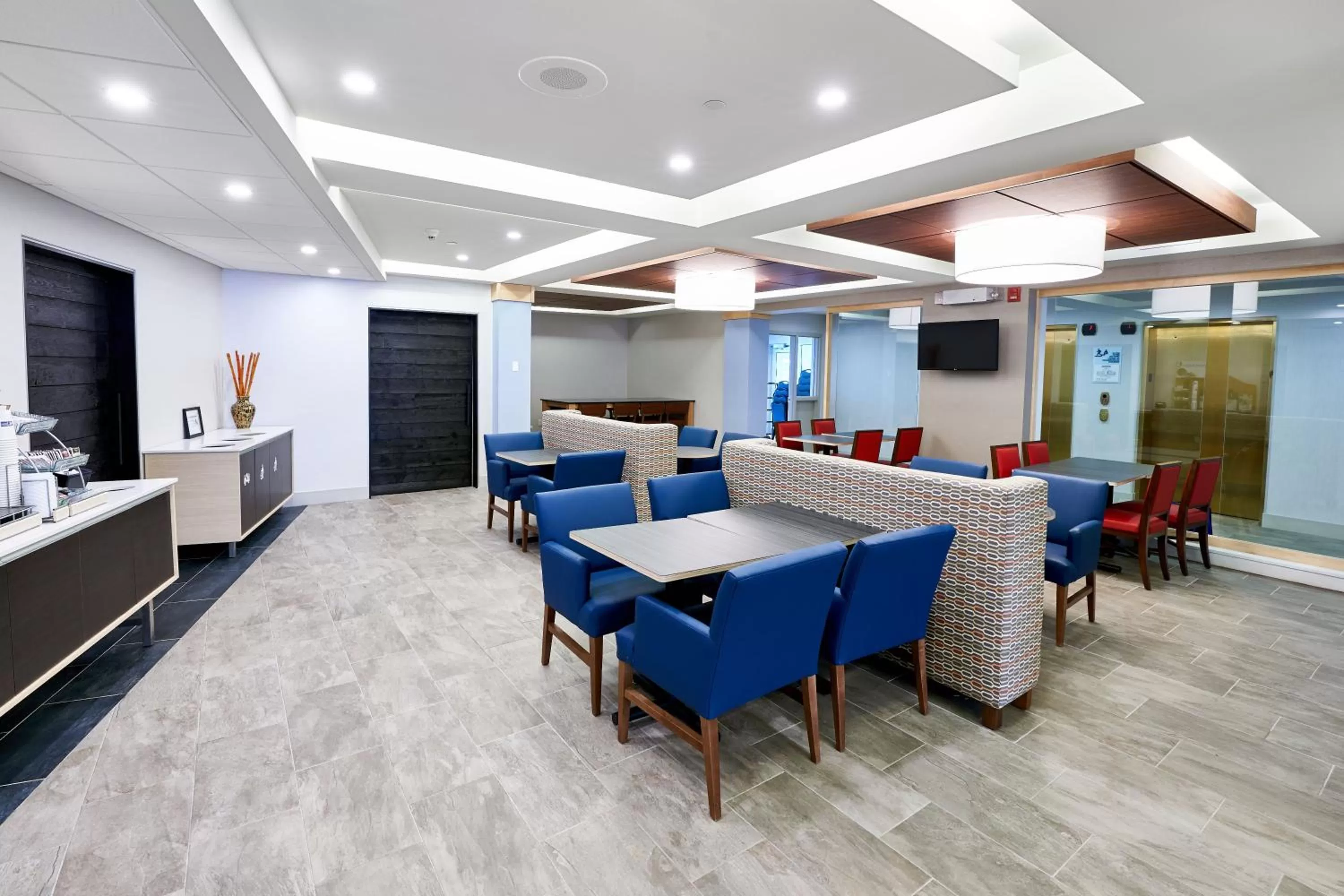 Breakfast in Holiday Inn Express Hotel & Suites Dieppe Airport by IHG