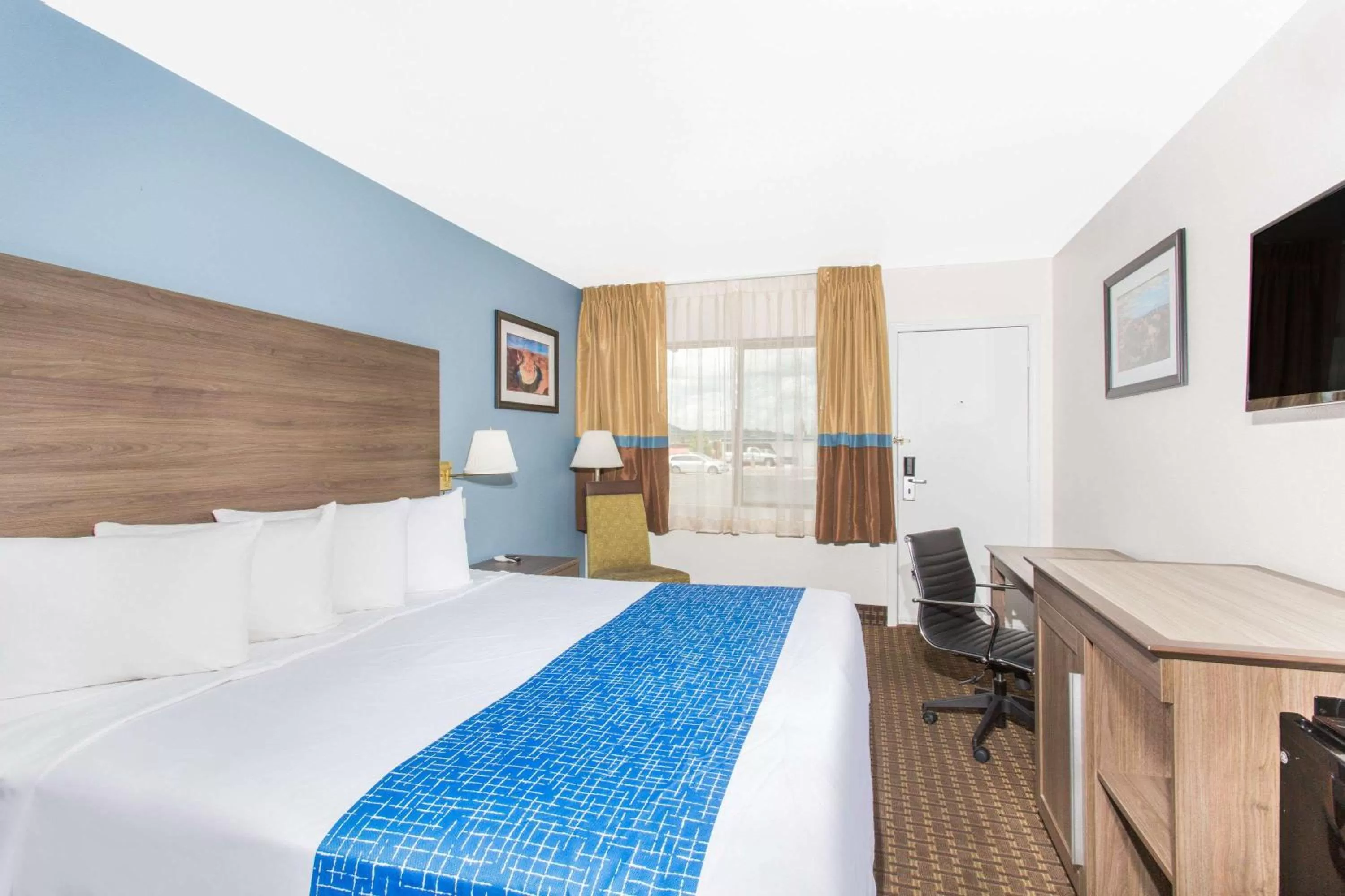 Suite with Queen and Double Bed - Non-Smoking in Travelodge by Wyndham Williams Grand Canyon