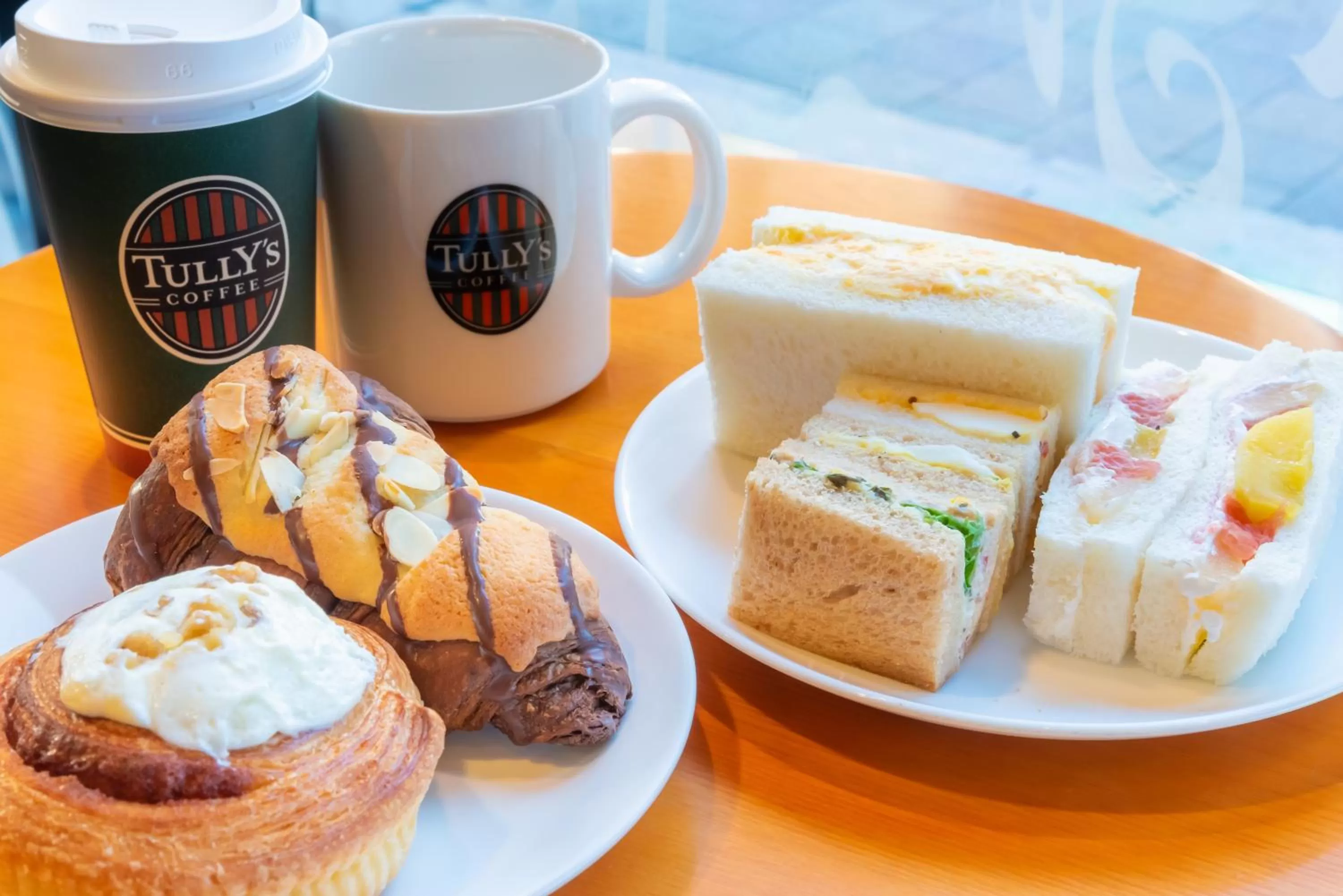 Food and drinks in E Hotel Higashi Shinjuku