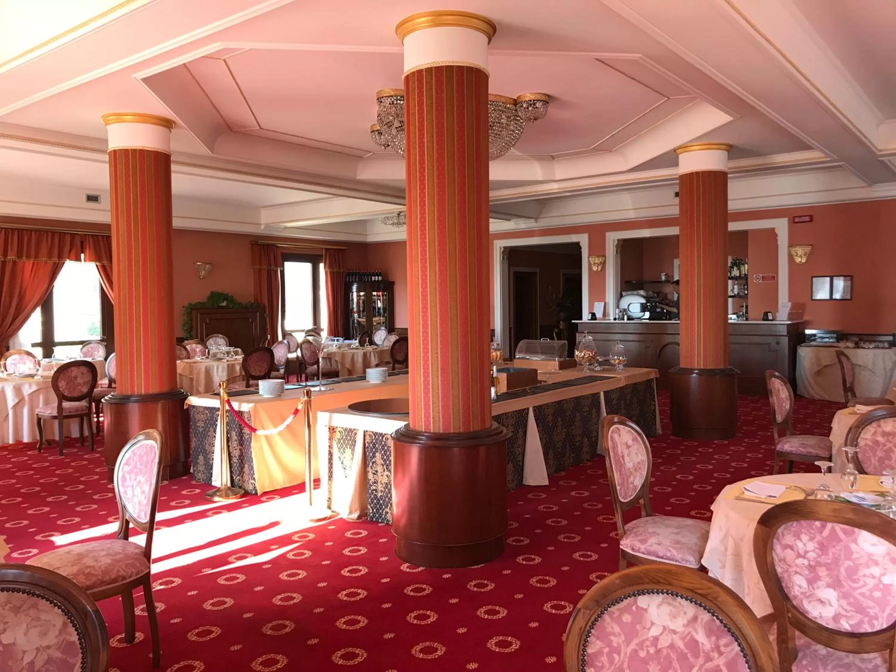 Restaurant/places to eat in Grand Hotel Palace