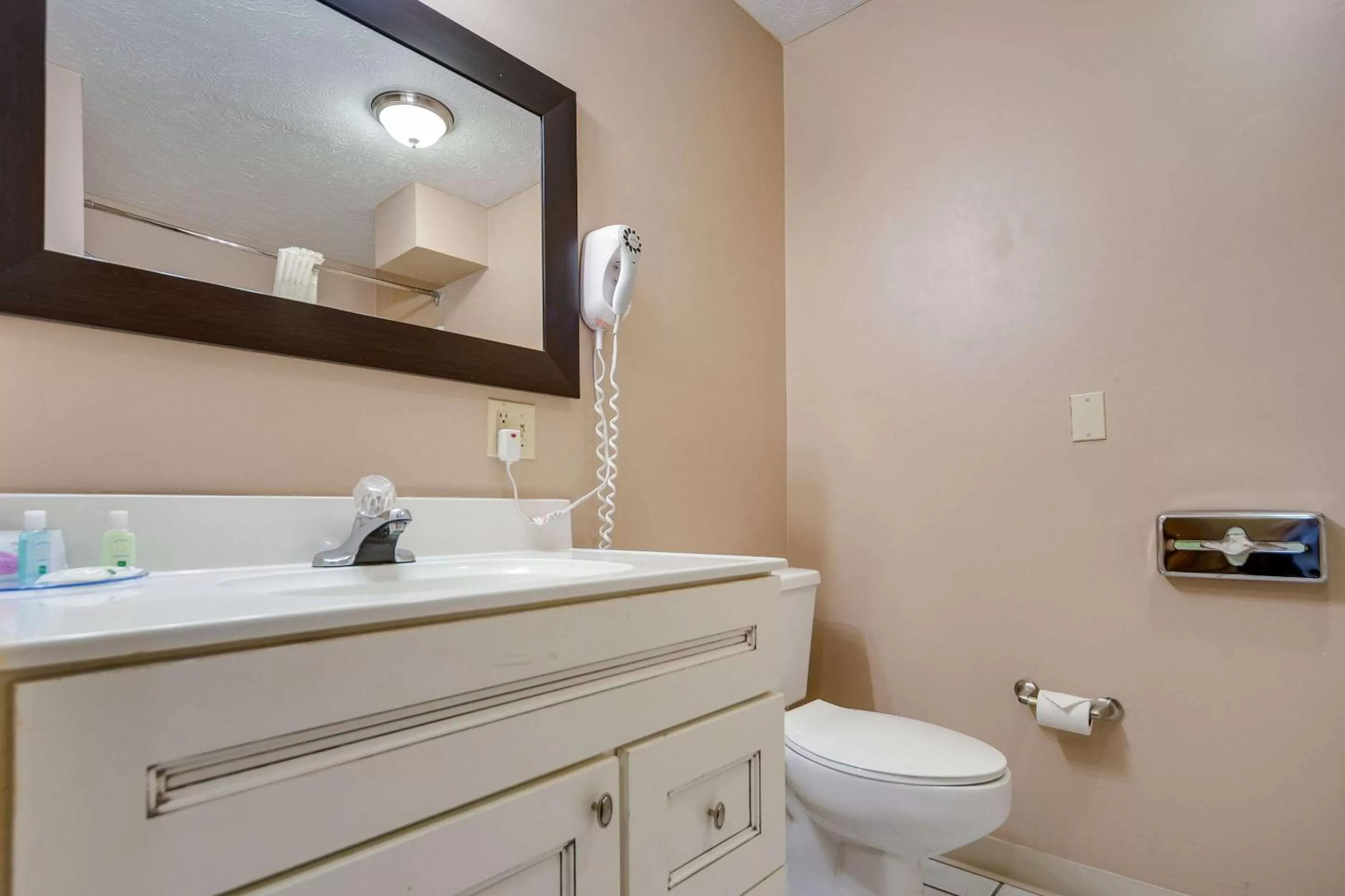 Bathroom in Quality Inn Hastings