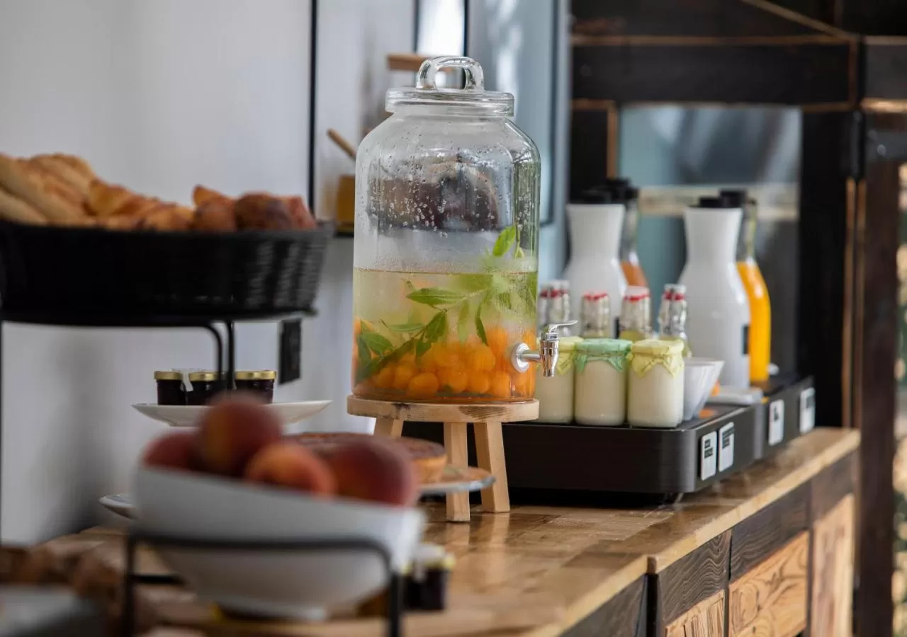 Food and drinks in Hôtel Les Frères Ibarboure