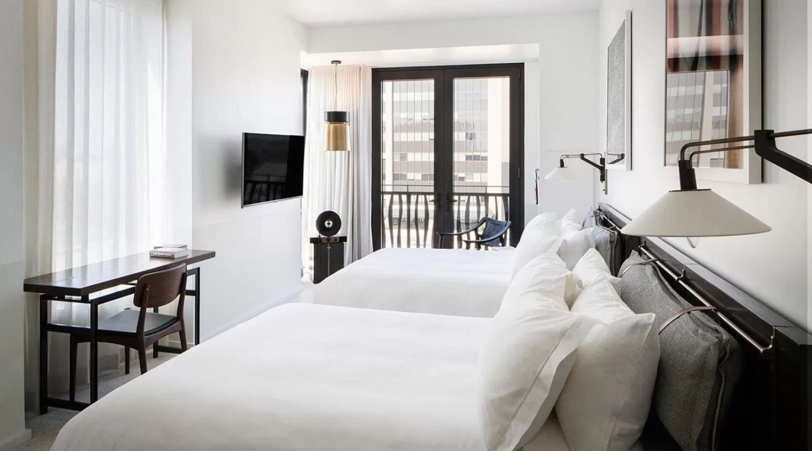 Photo of the whole room, Bed in Halcyon - A Hotel in Cherry Creek