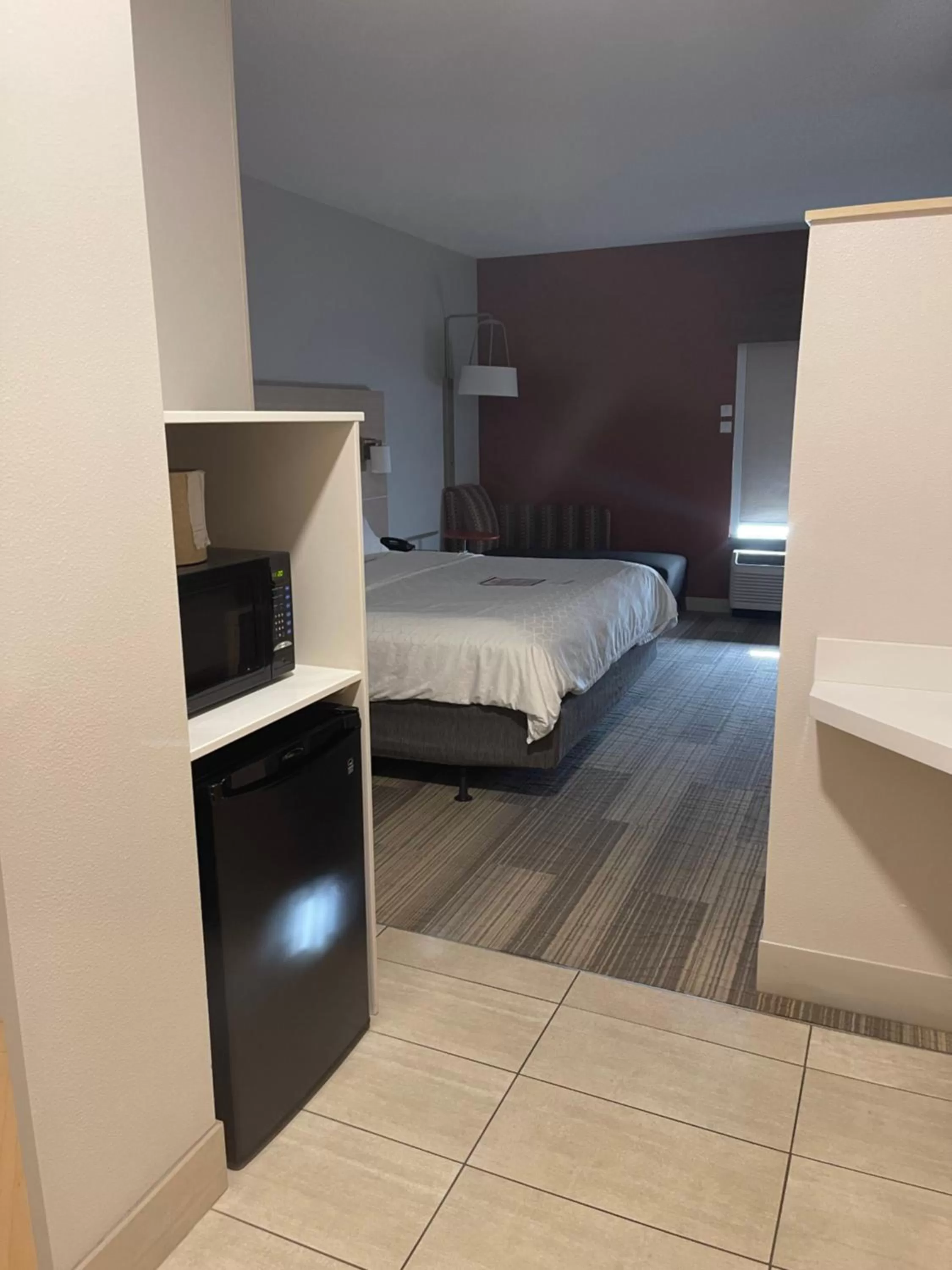 Bedroom, Bed in Holiday Inn Express Cedar Rapids - Collins Road by IHG