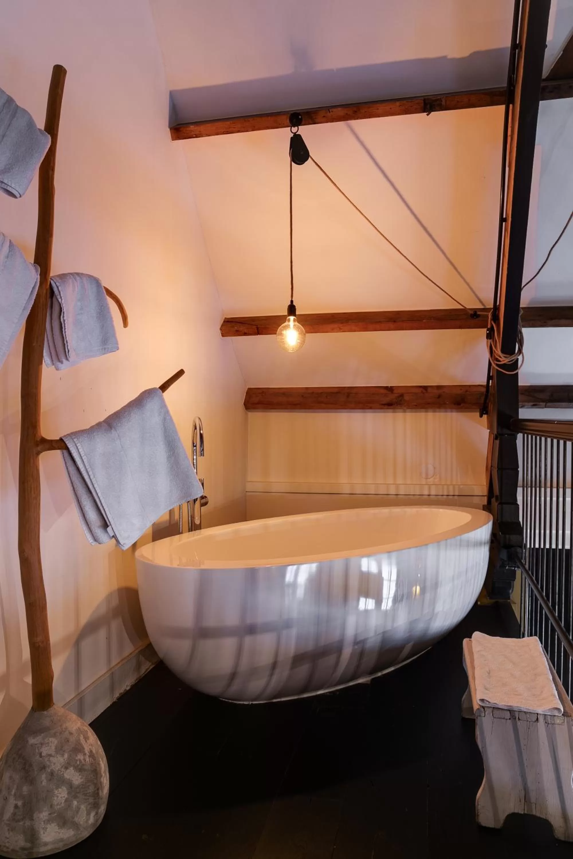 Bath, Bed in Vesting Hotel Naarden