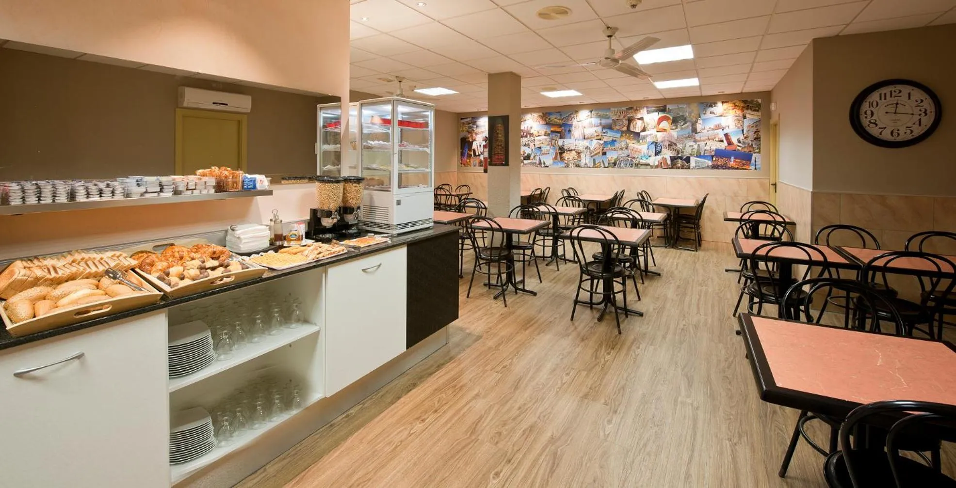 Restaurant/places to eat in Hostal Barcelona