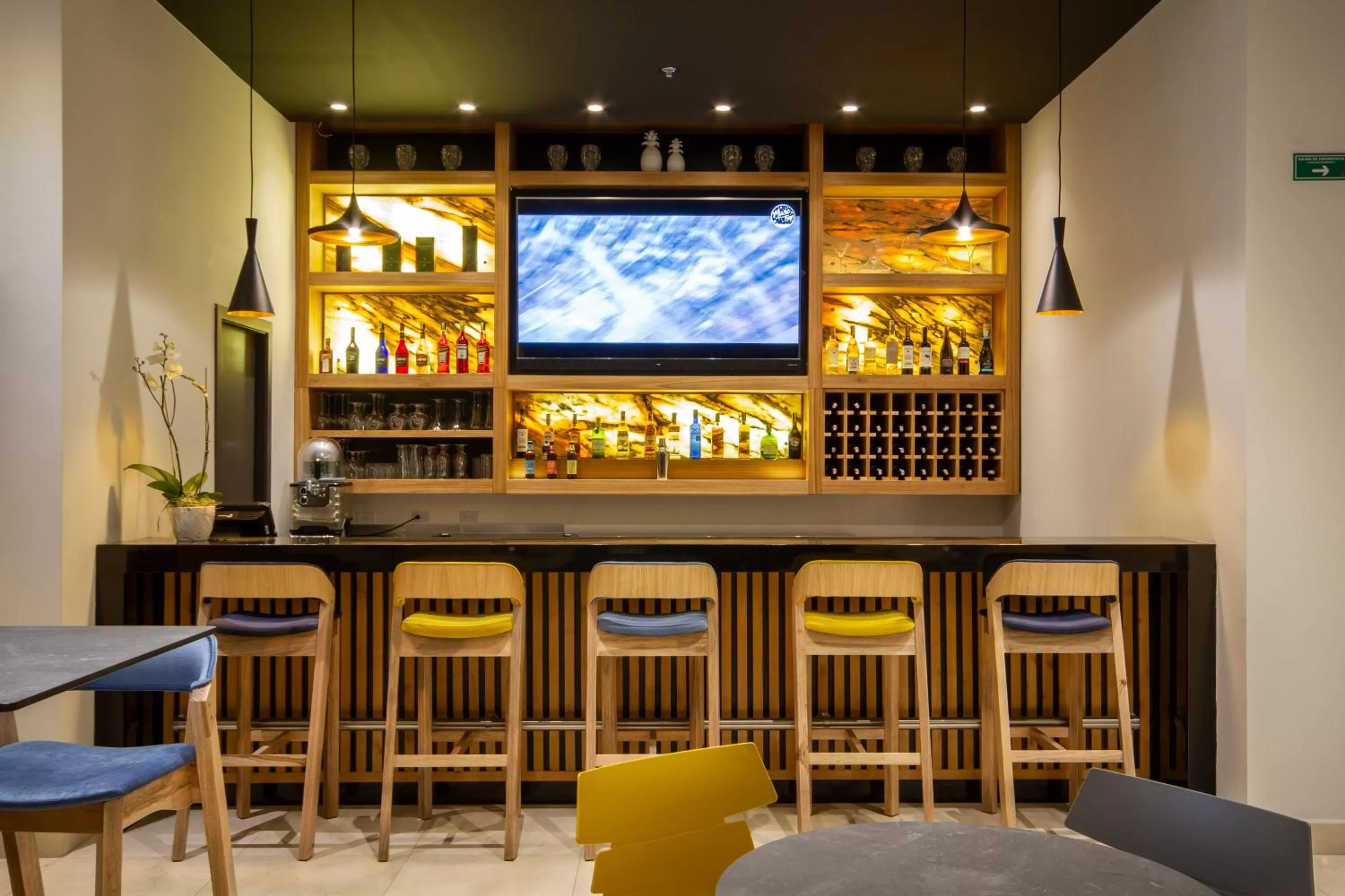 Lounge or bar in ibis Quito