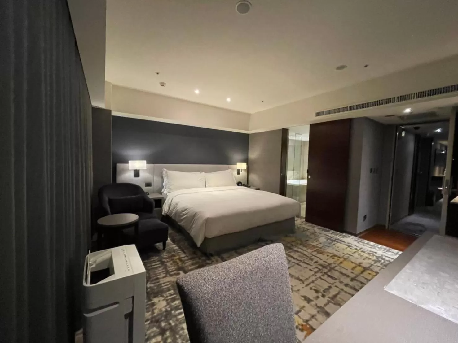 Bed in Taipei Fullerton Hotel - South