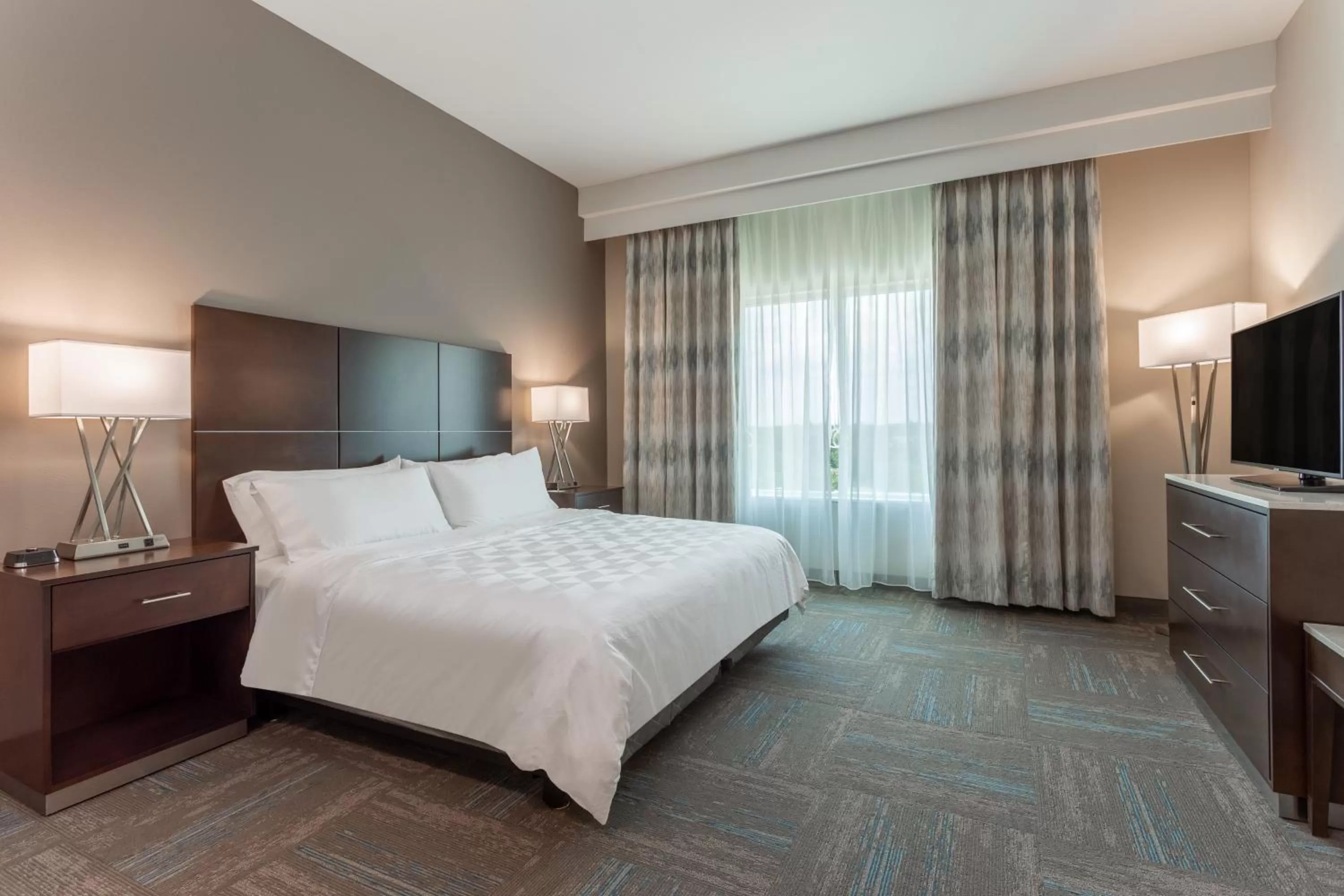Photo of the whole room, Bed in Holiday Inn & Suites - Jefferson City by IHG