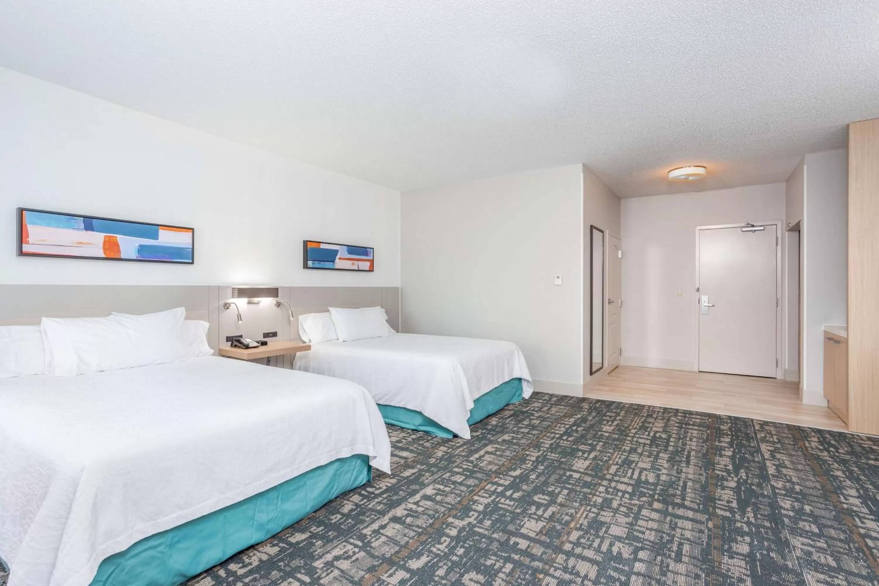 Bed in Hilton Garden Inn Cincinnati/Sharonville