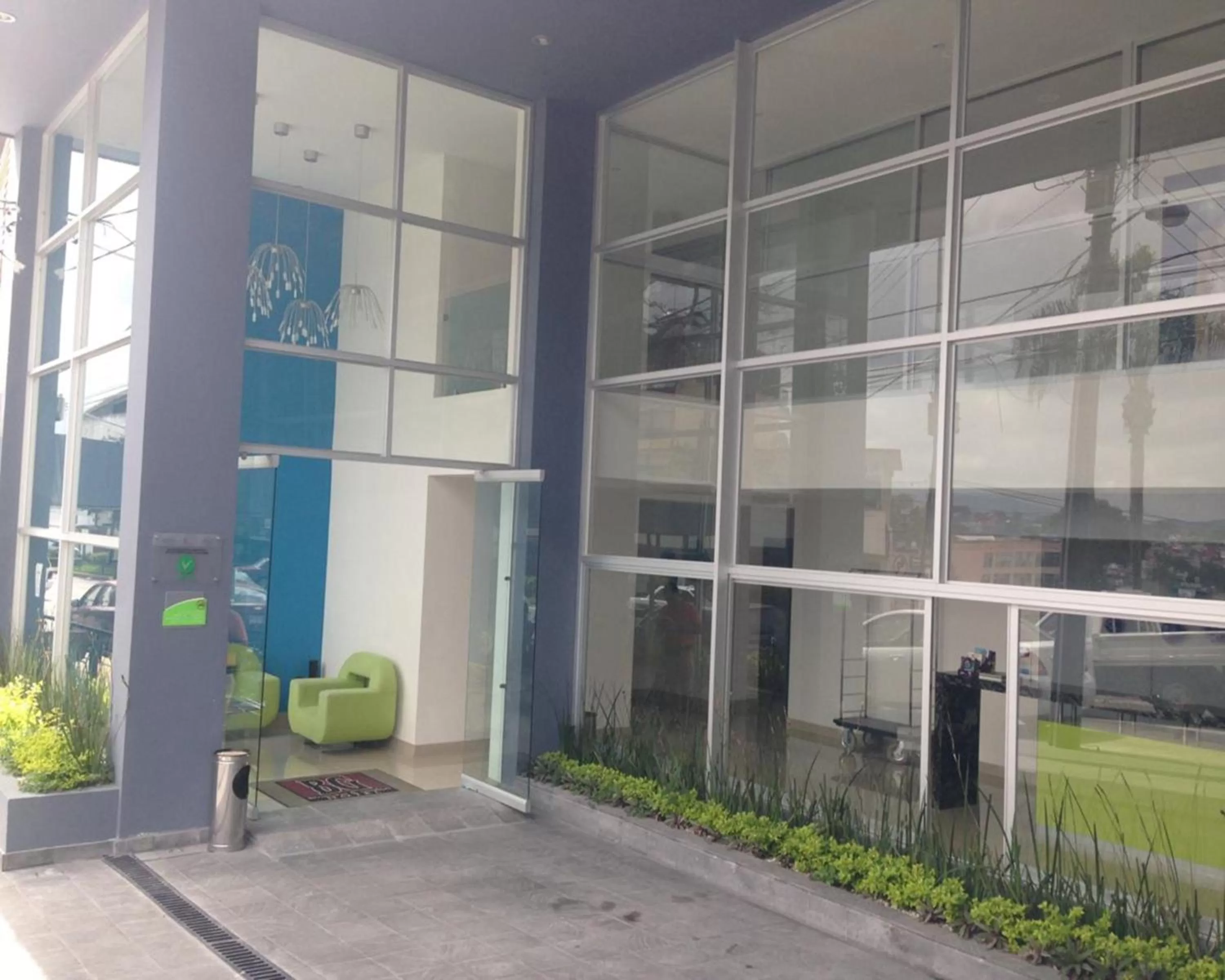 Facade/entrance in Hotel Misión Express Xalapa