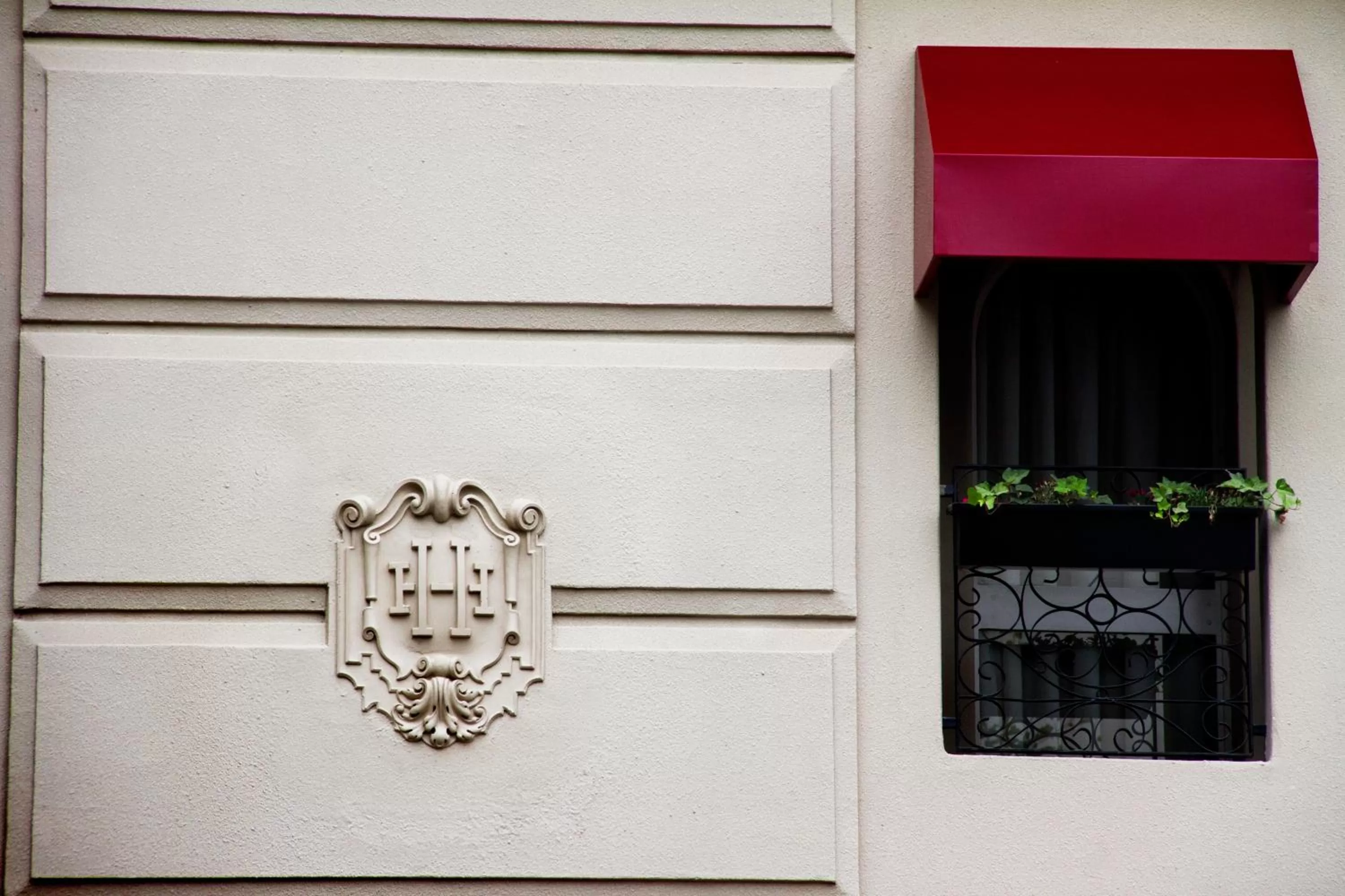 Facade/entrance in Huentala Hotel