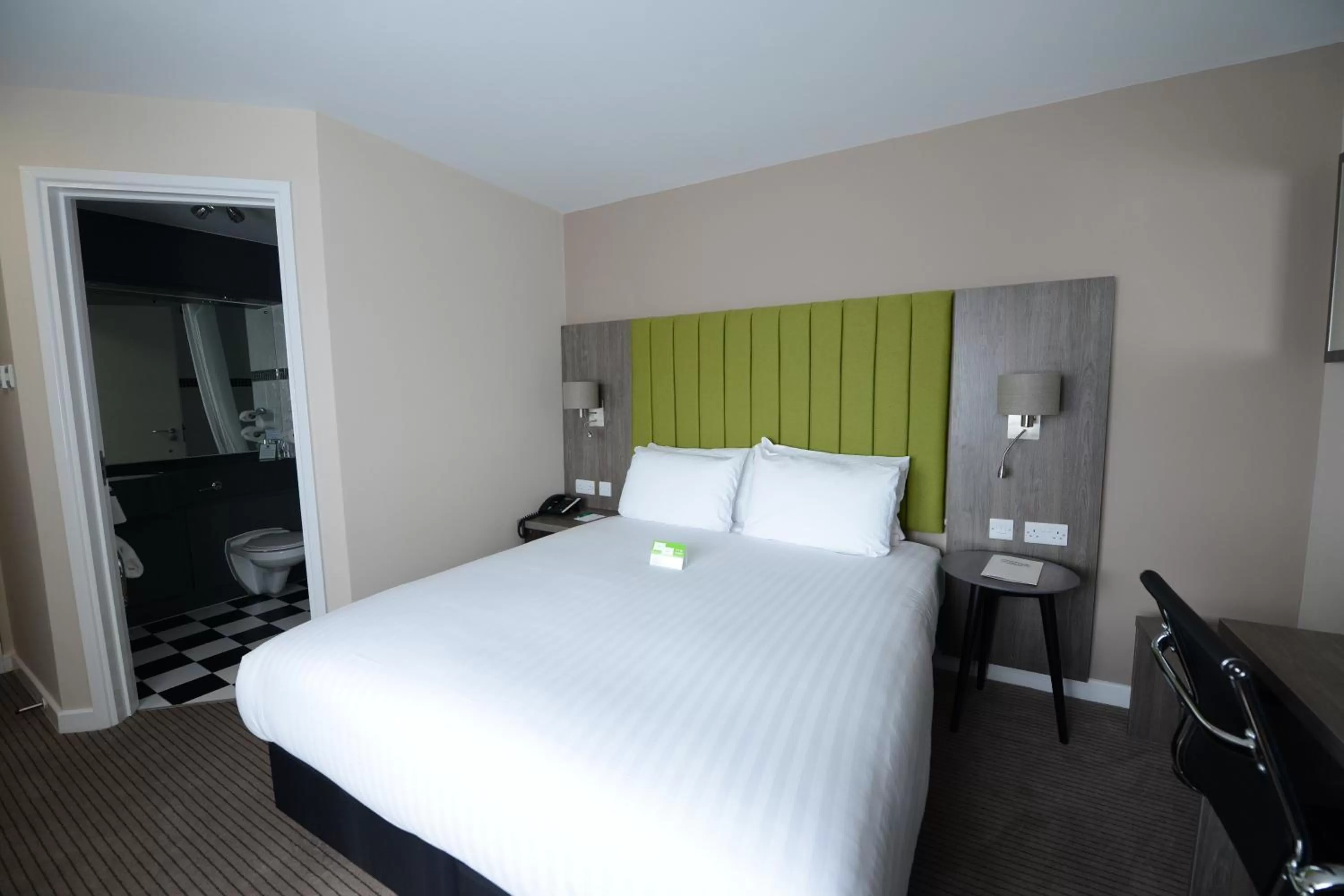 Photo of the whole room, Bed in Holiday Inn Wolverhampton - Racecourse by IHG