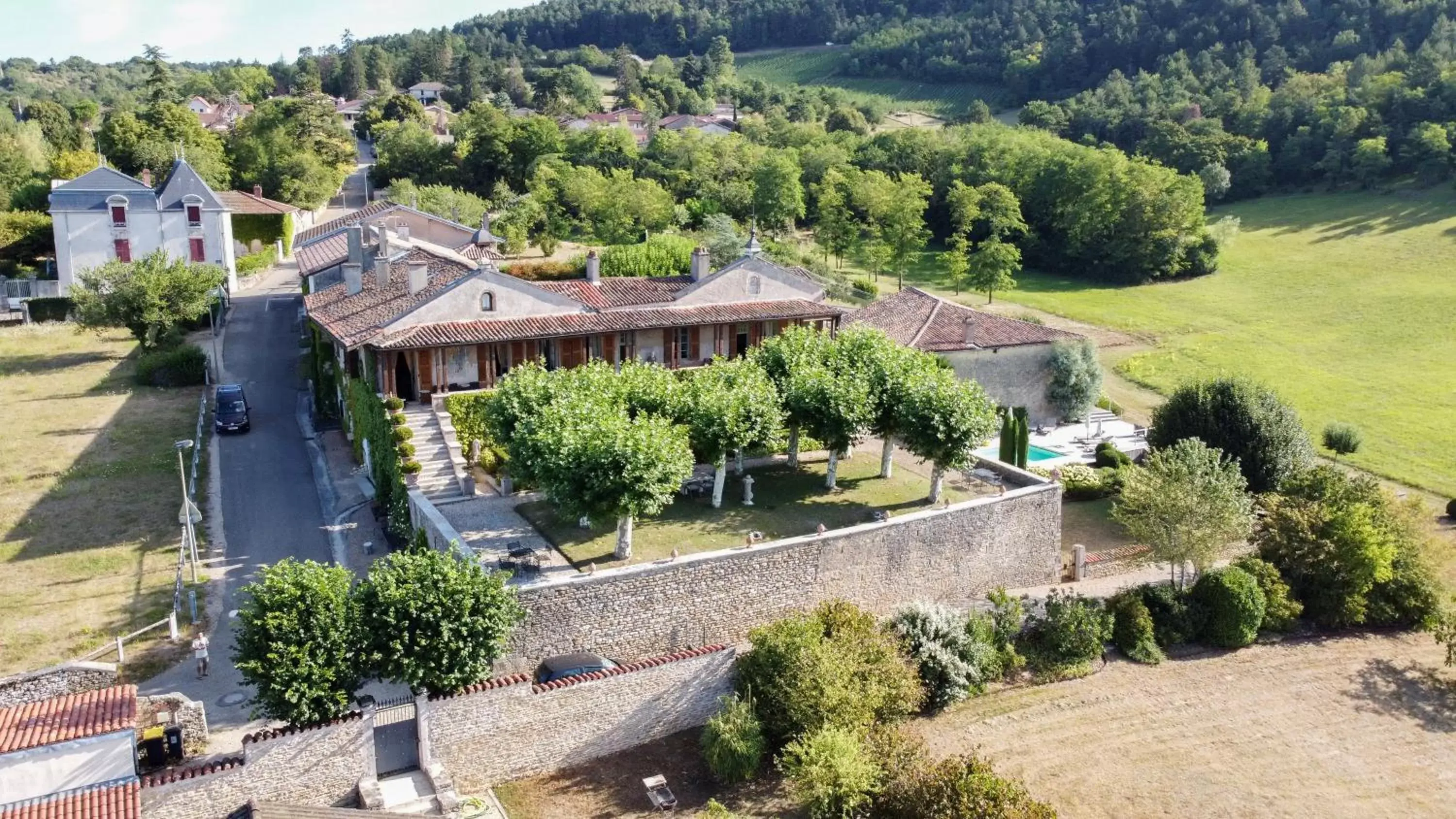 Bird's eye view, Bird's-eye View in Clos de Mont July, architecture XVIIIe au cœur de la nature Bird's eye view, Bird's-eye View in Clos de Mont July, architecture XVIIIe au cœur de la nature