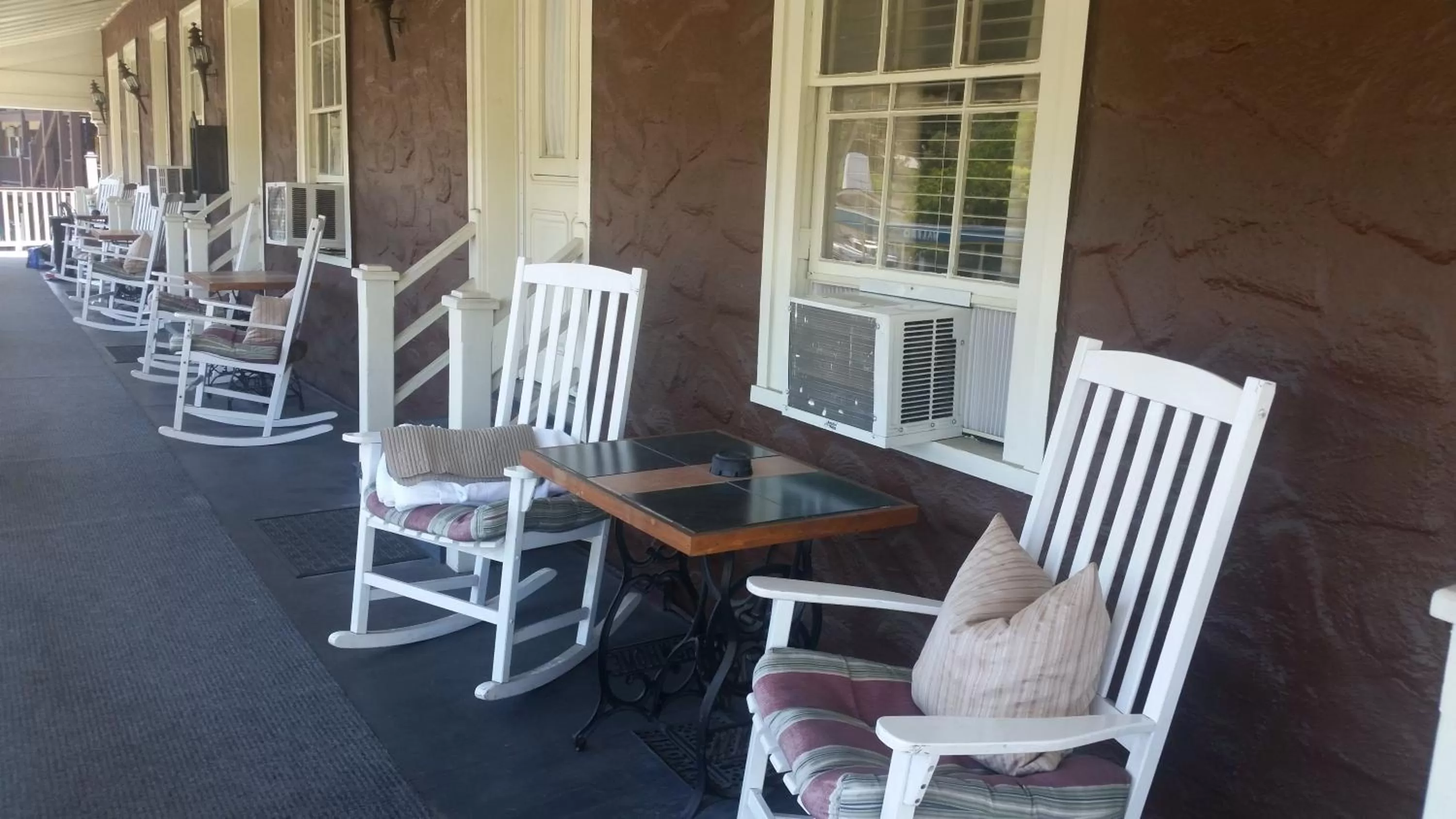 Area and facilities in Gunn House Hotel