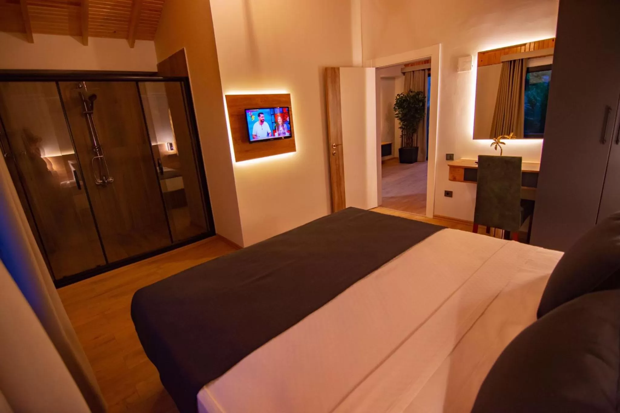 TV and multimedia, Bed in Sandal Otel