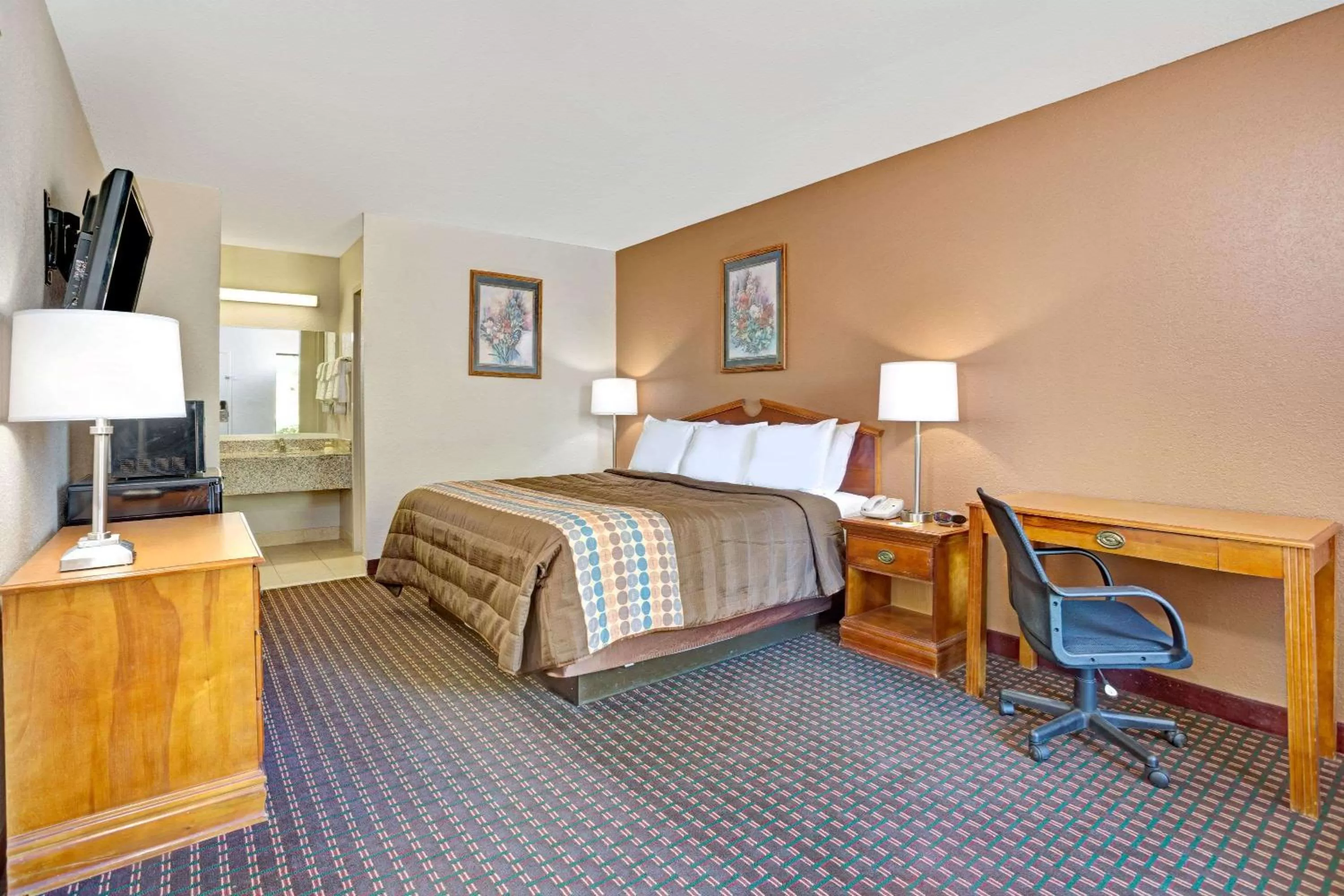Photo of the whole room, Bed in Days Inn by Wyndham Hernando