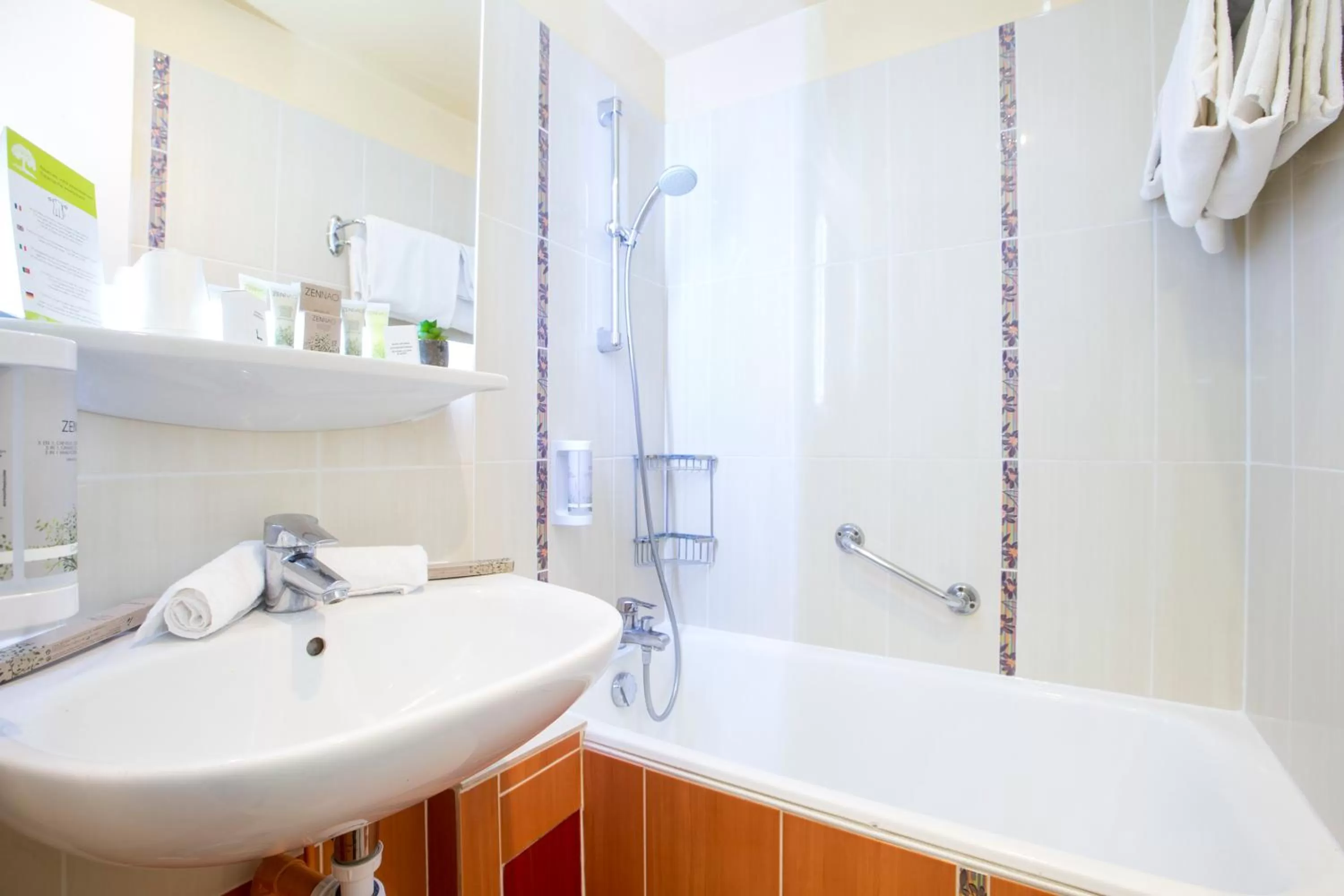 Bathroom in HOTEL DE PARIS MONTPARNASSE
