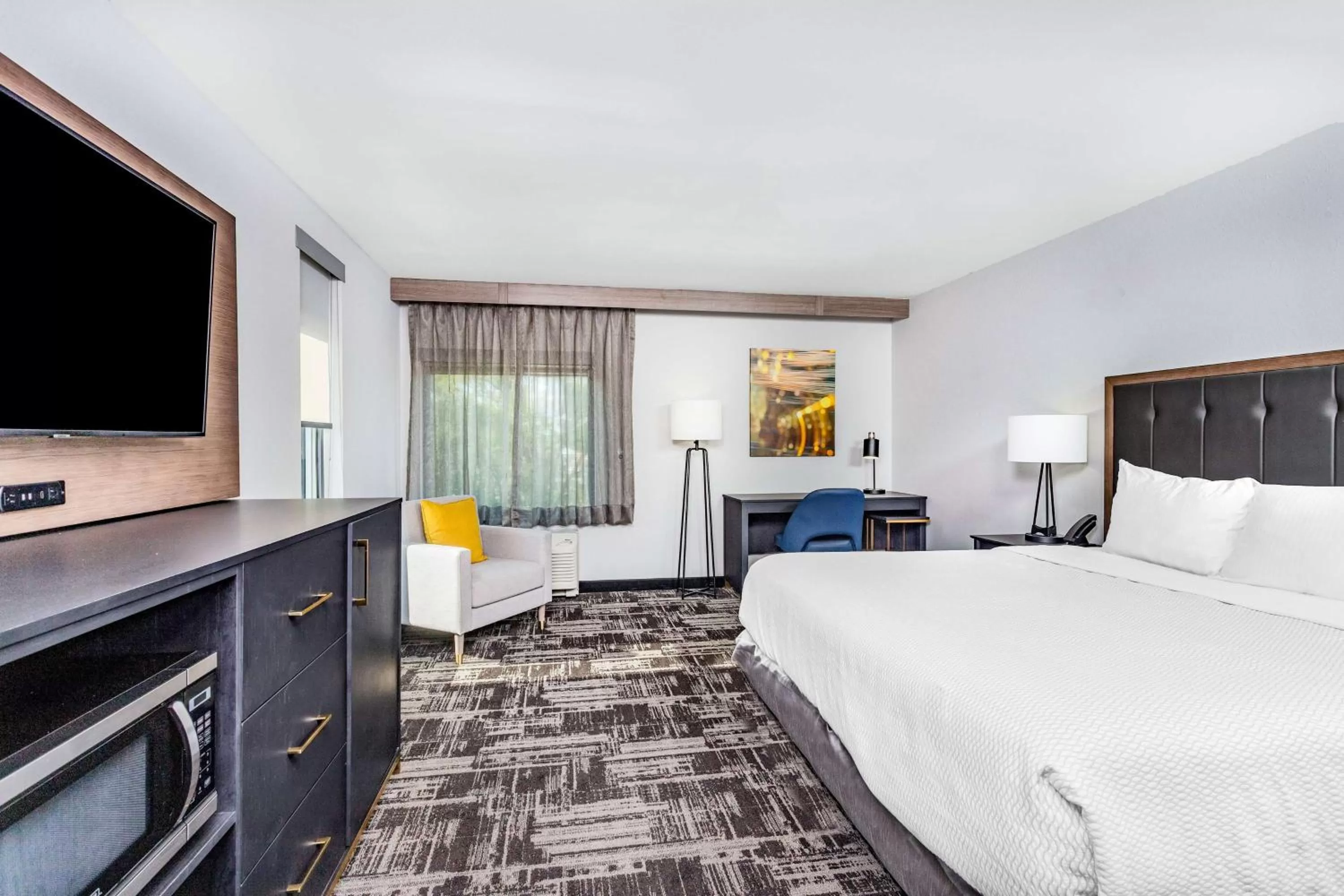 Photo of the whole room, Bed in LaQuinta Suites by Wyndham South Bend Notre Dame Area