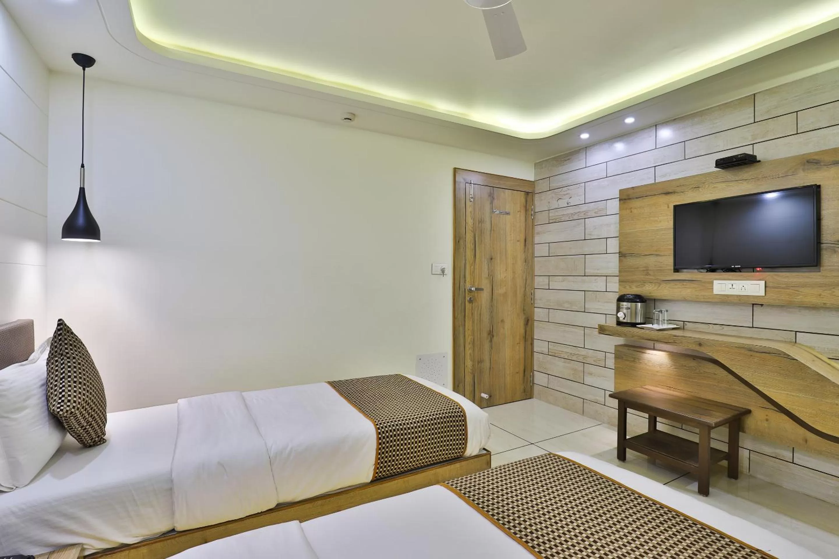 TV and multimedia, Bed in Hotel Pearl