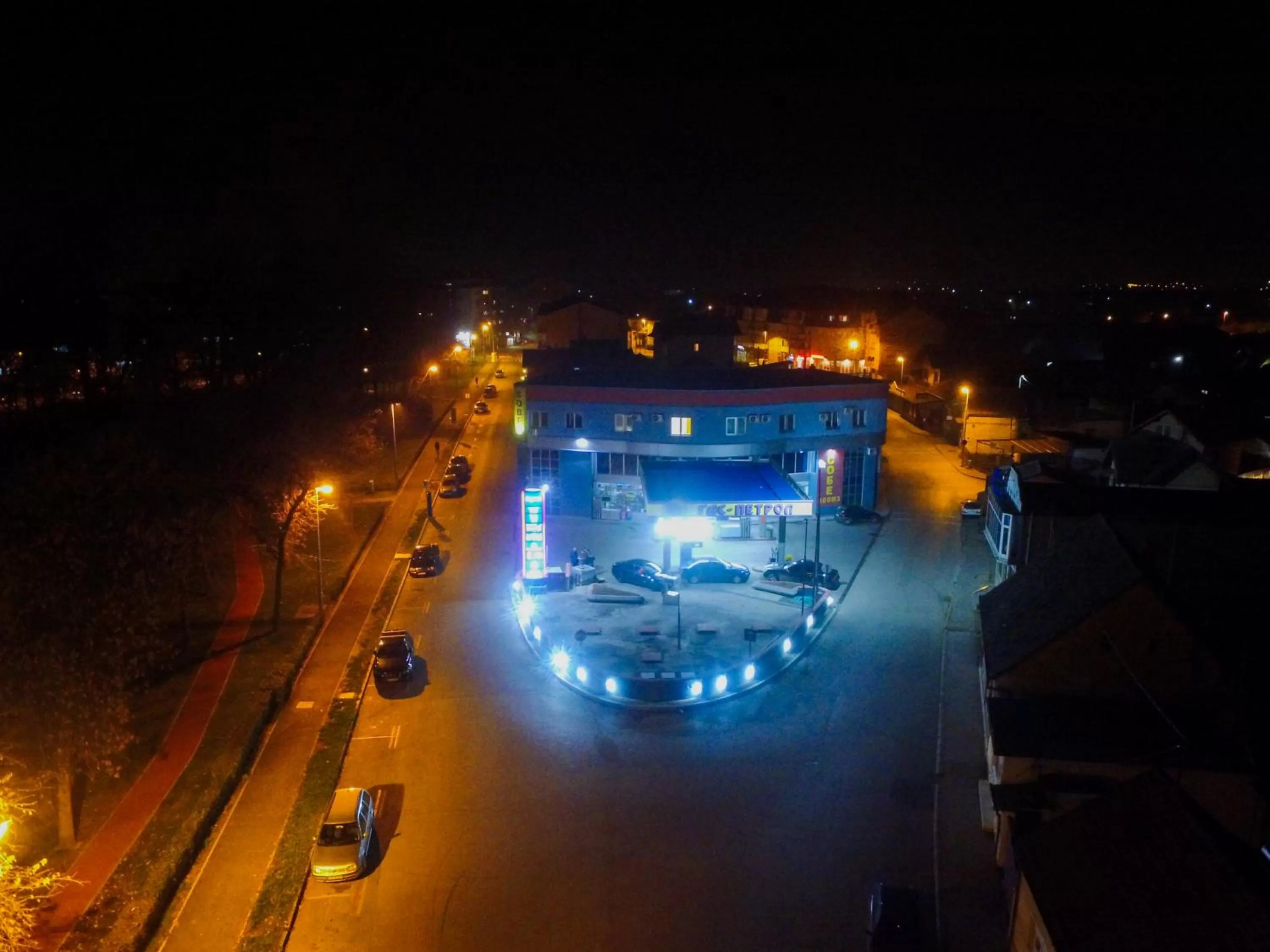 Property building, Bird's-eye View in Motel Gas-Petrol